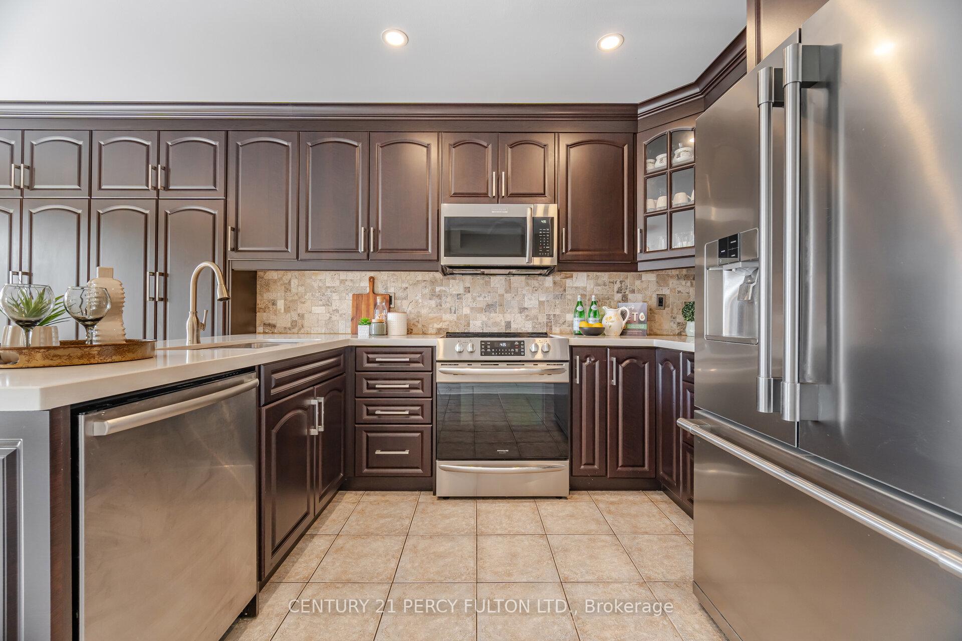 Photo 8 of 50 Cottage Crescent, Whitby, Rolling Acres — HOMEH