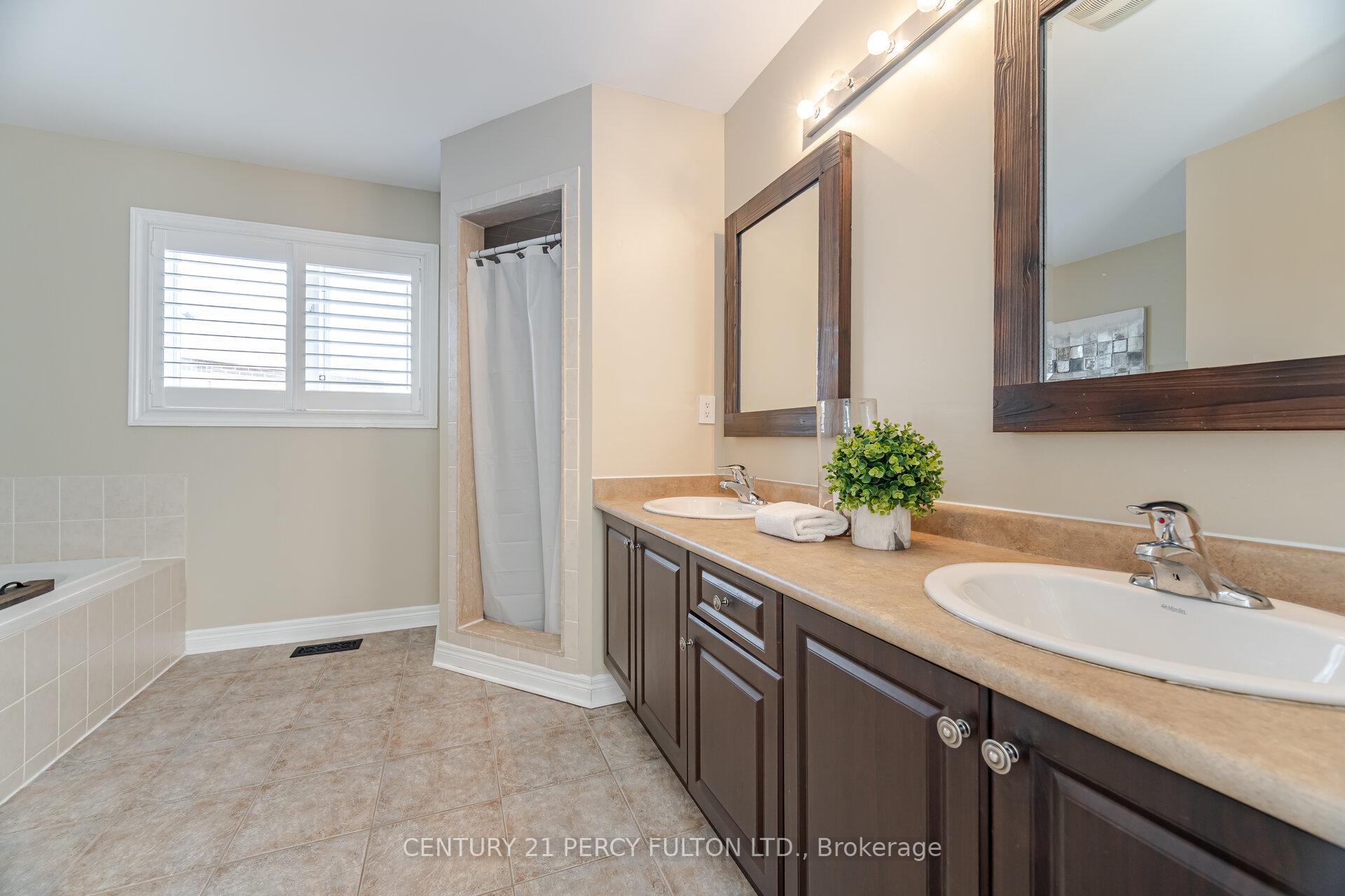 Photo 19 of 50 Cottage Crescent, Whitby, Rolling Acres — HOMEH