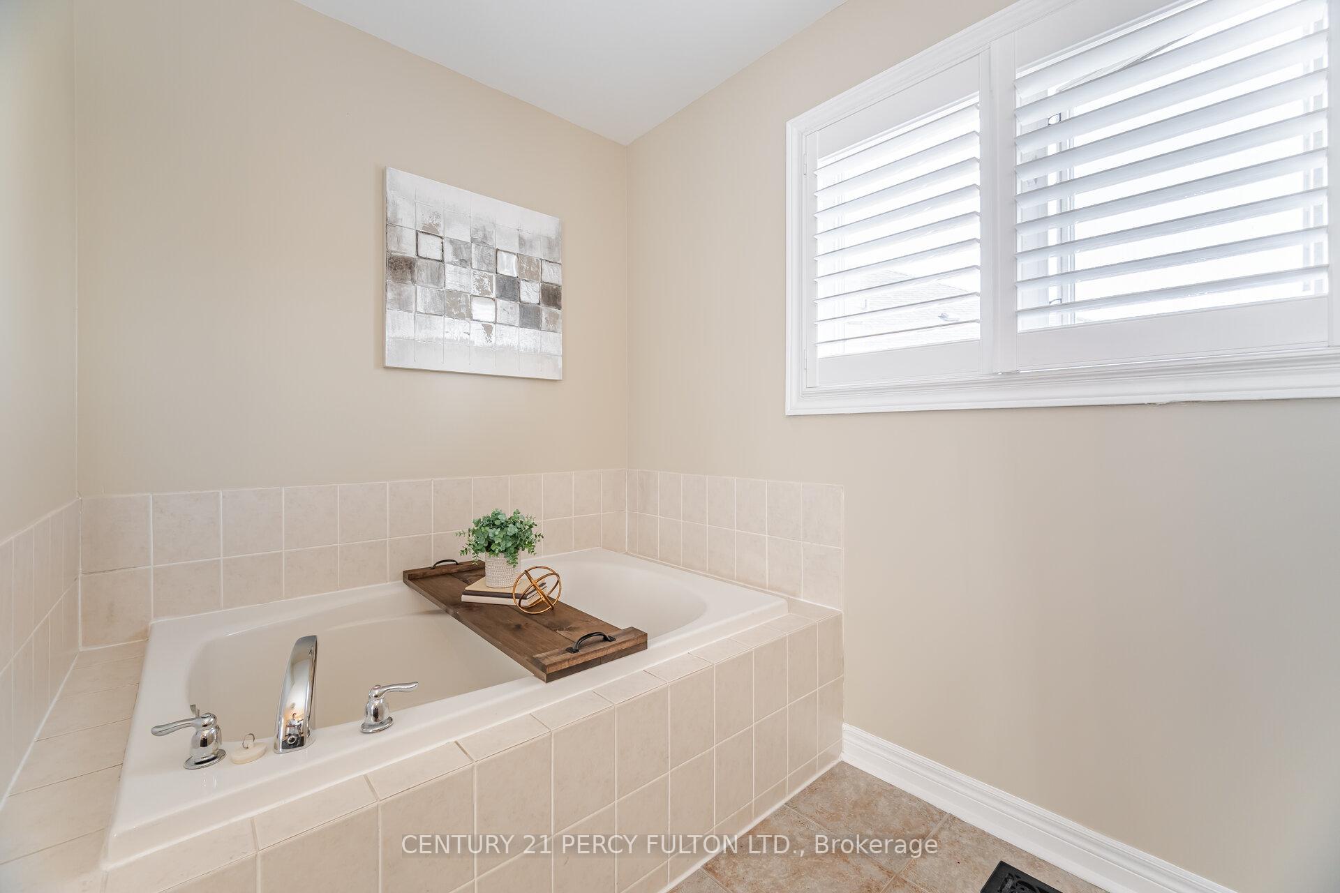 Photo 20 of 50 Cottage Crescent, Whitby, Rolling Acres — HOMEH