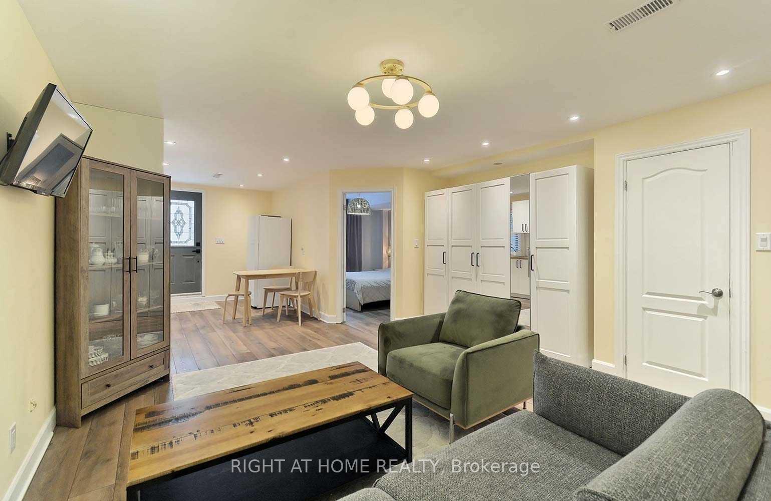 Photo 3 of Unit First Floor, 46 Sarno Street, Vaughan, Sonoma Heights — HOMEH