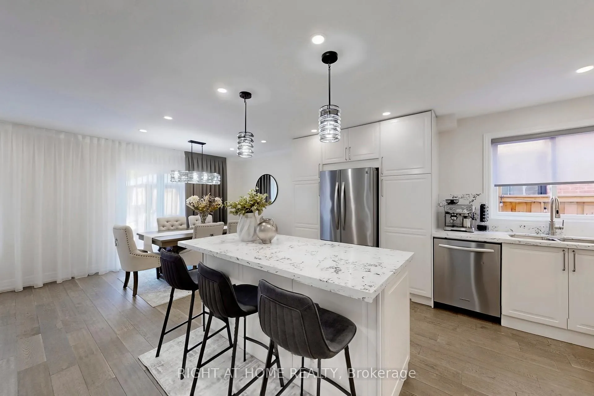Photo 12 of 188 Oliver Lane, Vaughan, Maple — HOMEH