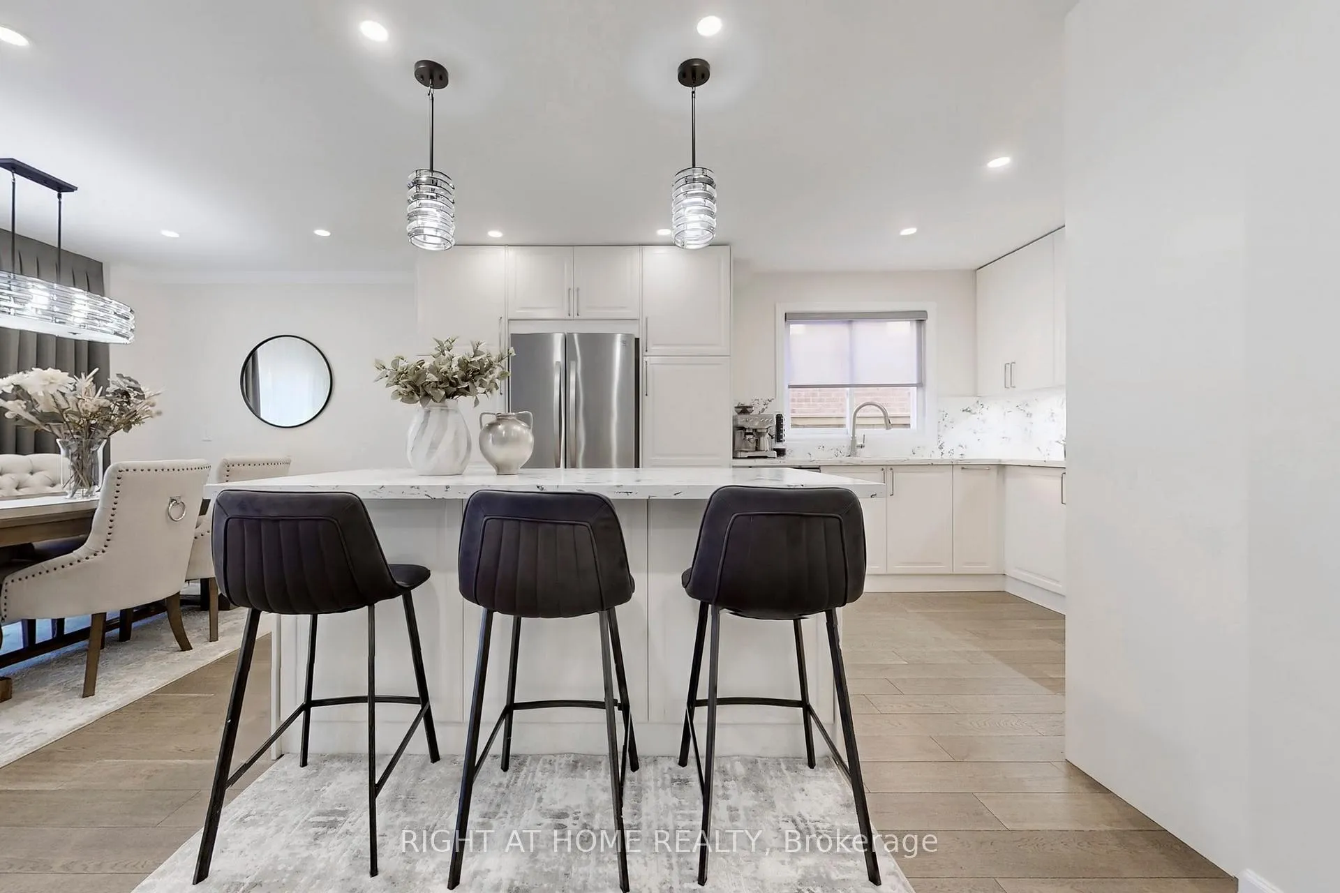 Photo 13 of 188 Oliver Lane, Vaughan, Maple — HOMEH