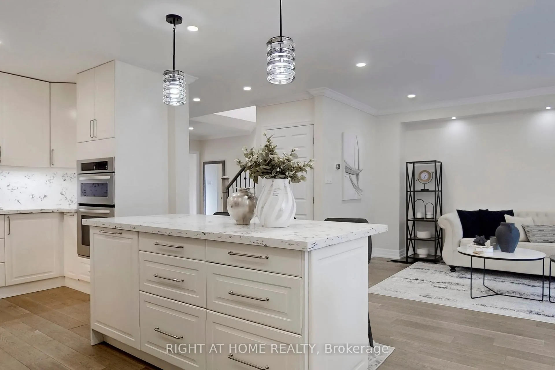 Photo 14 of 188 Oliver Lane, Vaughan, Maple — HOMEH