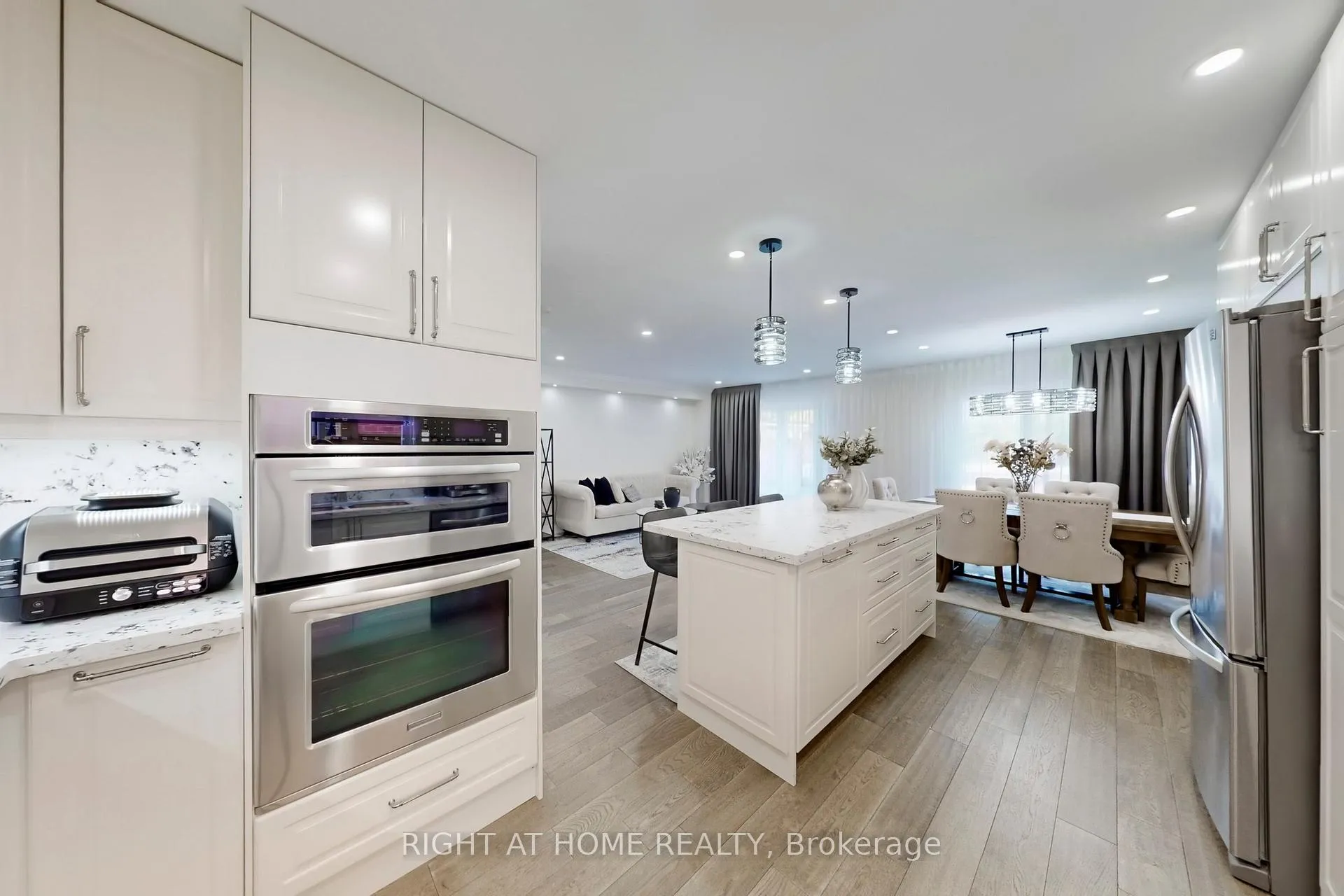 Photo 15 of 188 Oliver Lane, Vaughan, Maple — HOMEH