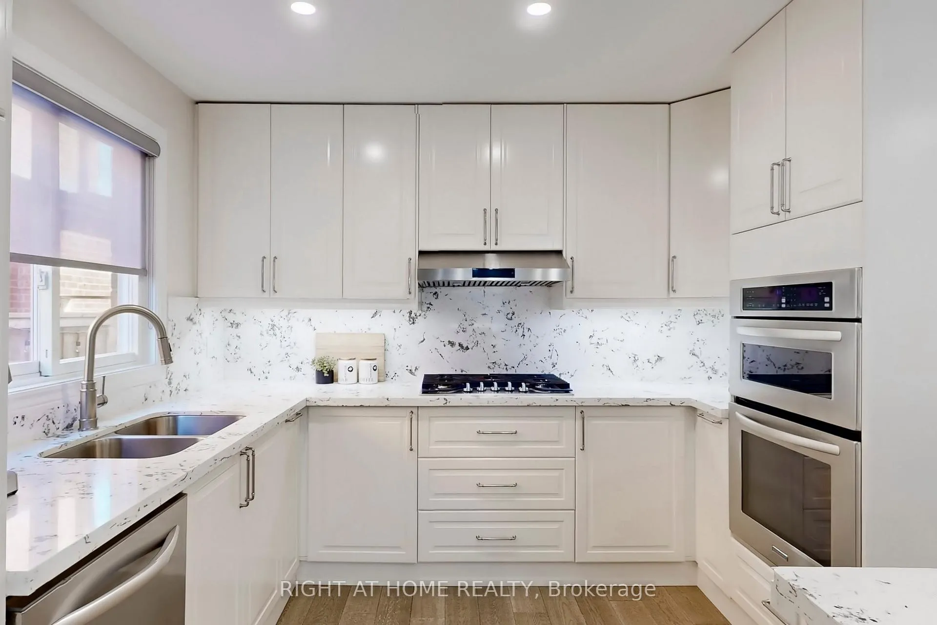 Photo 16 of 188 Oliver Lane, Vaughan, Maple — HOMEH