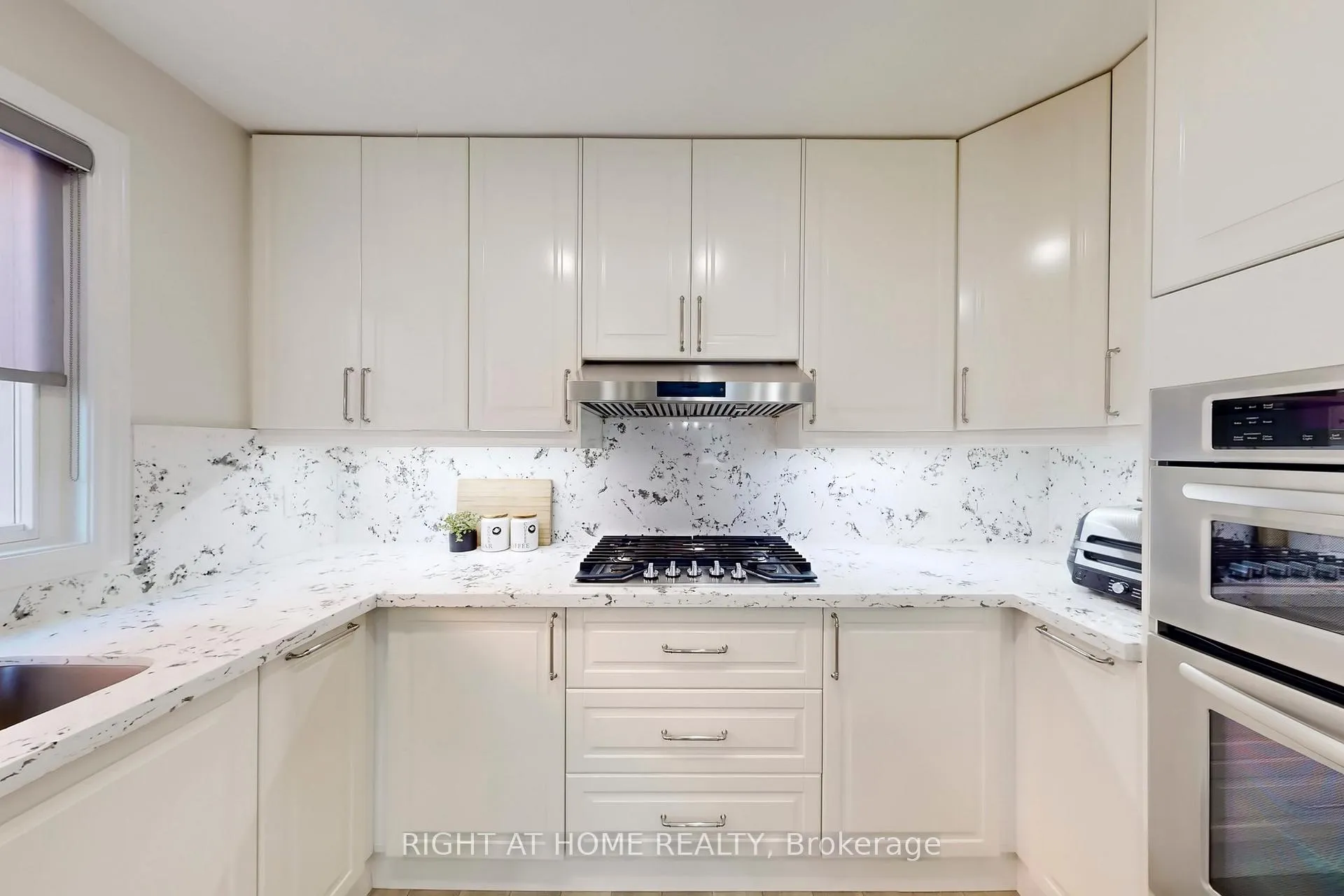 Photo 17 of 188 Oliver Lane, Vaughan, Maple — HOMEH