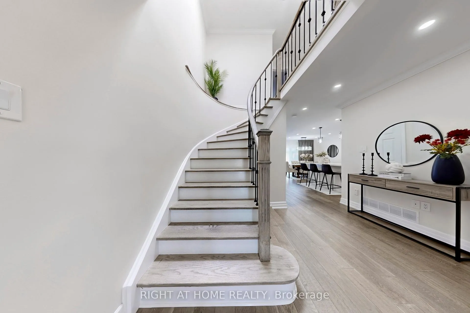 Photo 18 of 188 Oliver Lane, Vaughan, Maple — HOMEH