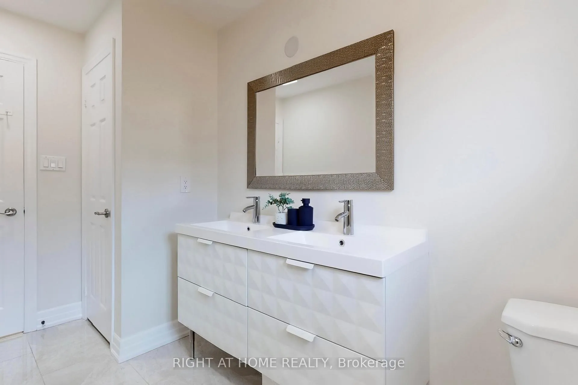 Photo 33 of 188 Oliver Lane, Vaughan, Maple — HOMEH