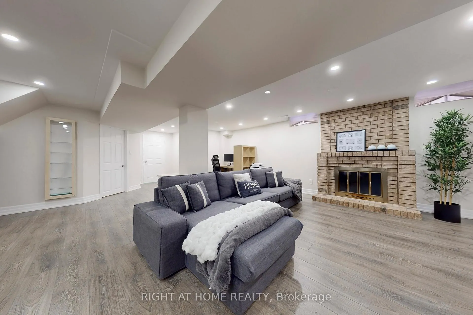 Photo 37 of 188 Oliver Lane, Vaughan, Maple — HOMEH