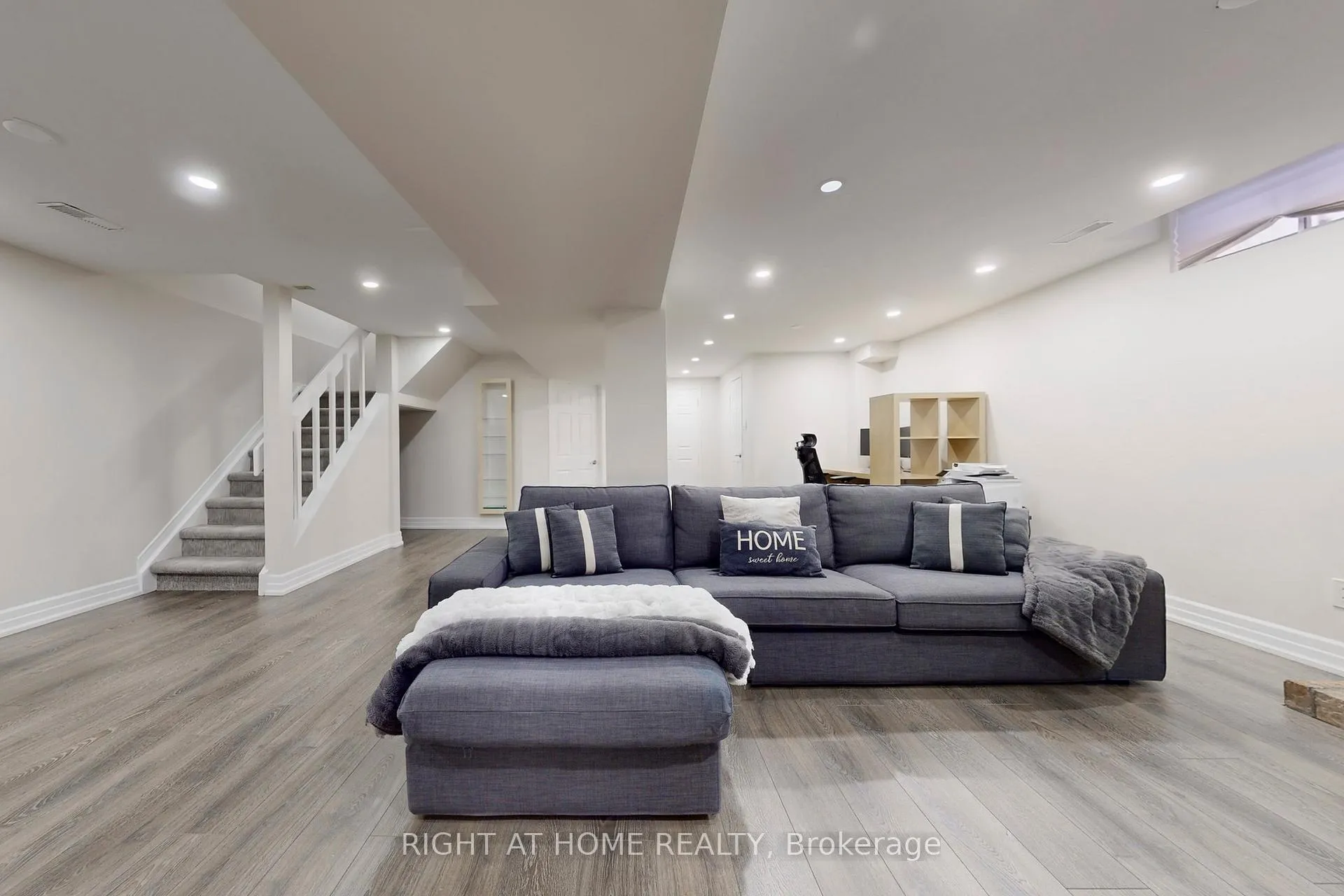 Photo 39 of 188 Oliver Lane, Vaughan, Maple — HOMEH