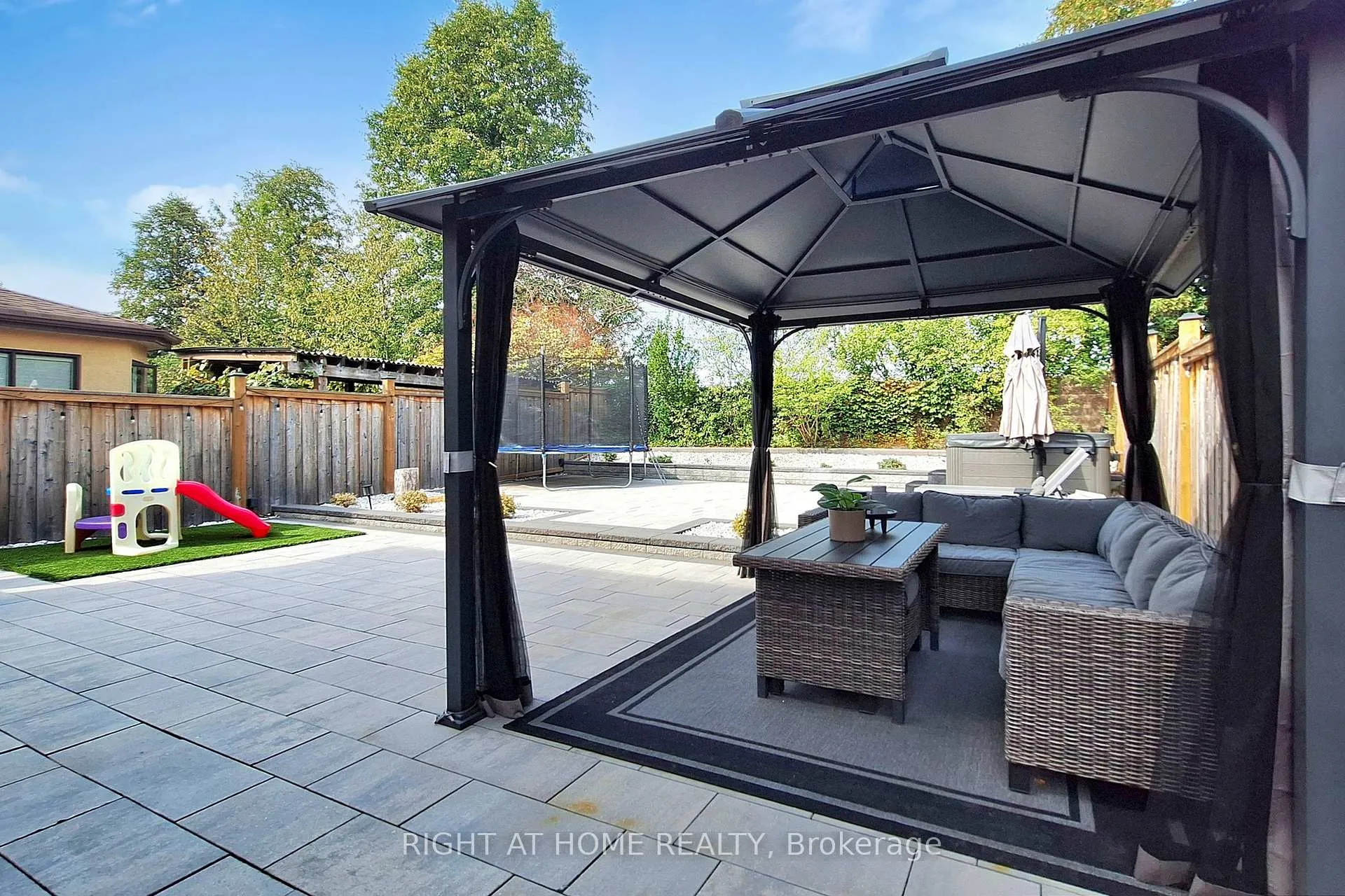 Photo 45 of 188 Oliver Lane, Vaughan, Maple — HOMEH