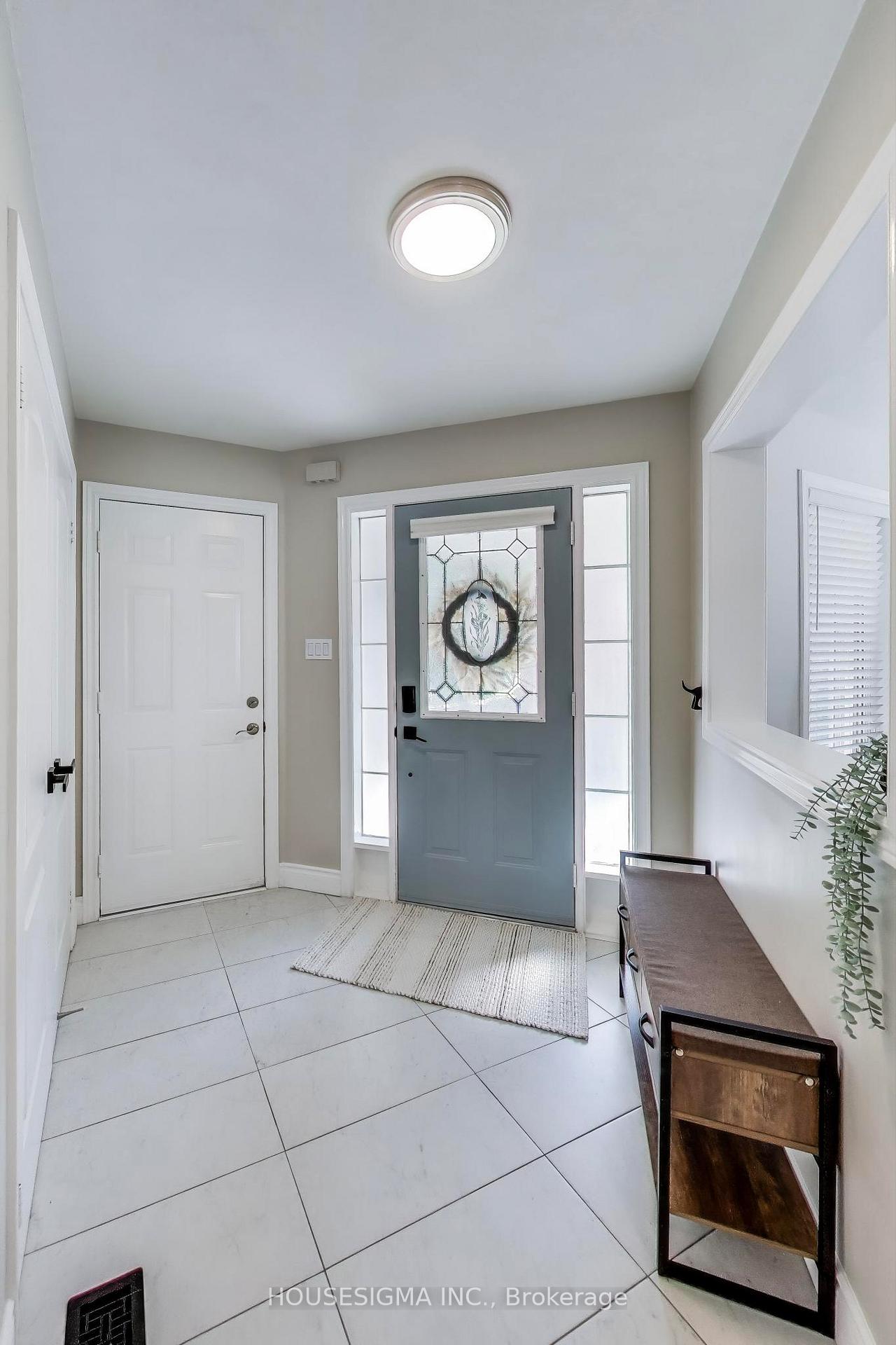 Photo 3 of 155 Cunningham Drive, Barrie, Ardagh — HOMEH