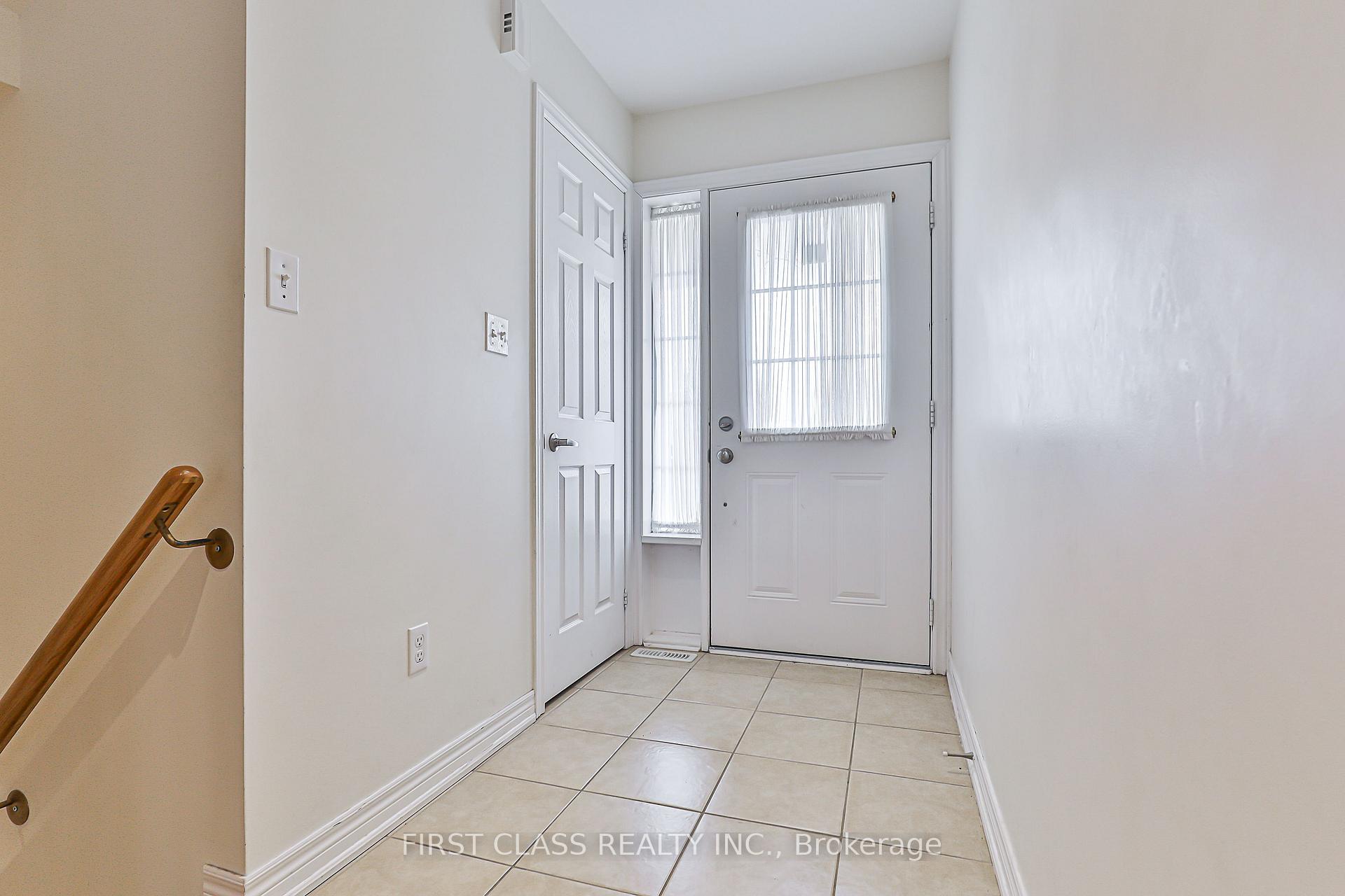 Photo 6 of 35 Kirkland Place, Whitby, Williamsburg — HOMEH