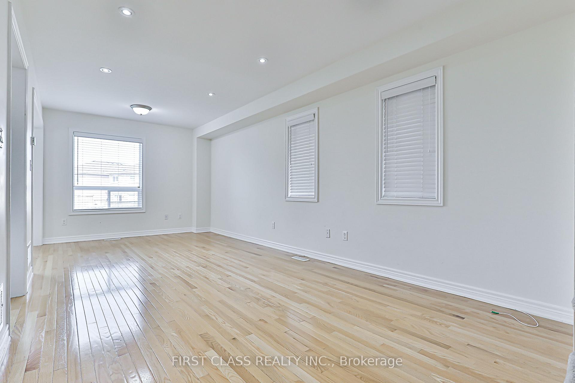 Photo 9 of 35 Kirkland Place, Whitby, Williamsburg — HOMEH