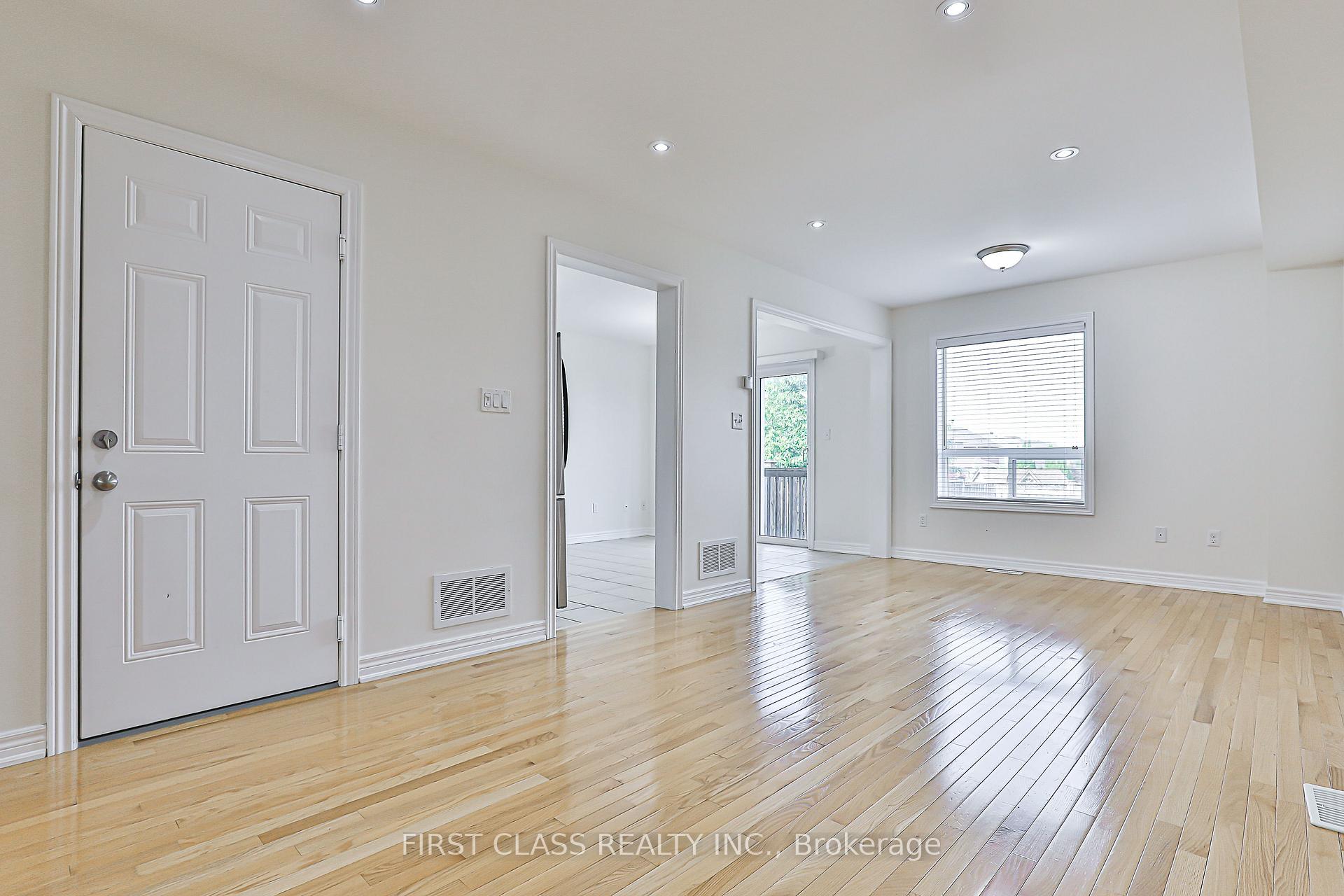 Photo 10 of 35 Kirkland Place, Whitby, Williamsburg — HOMEH