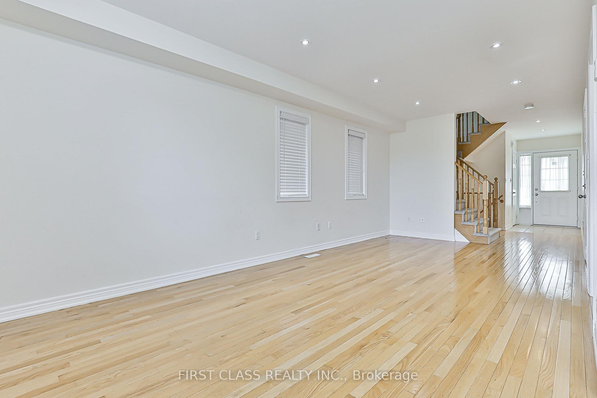 Photo 11 of 35 Kirkland Place, Whitby, Williamsburg — HOMEH