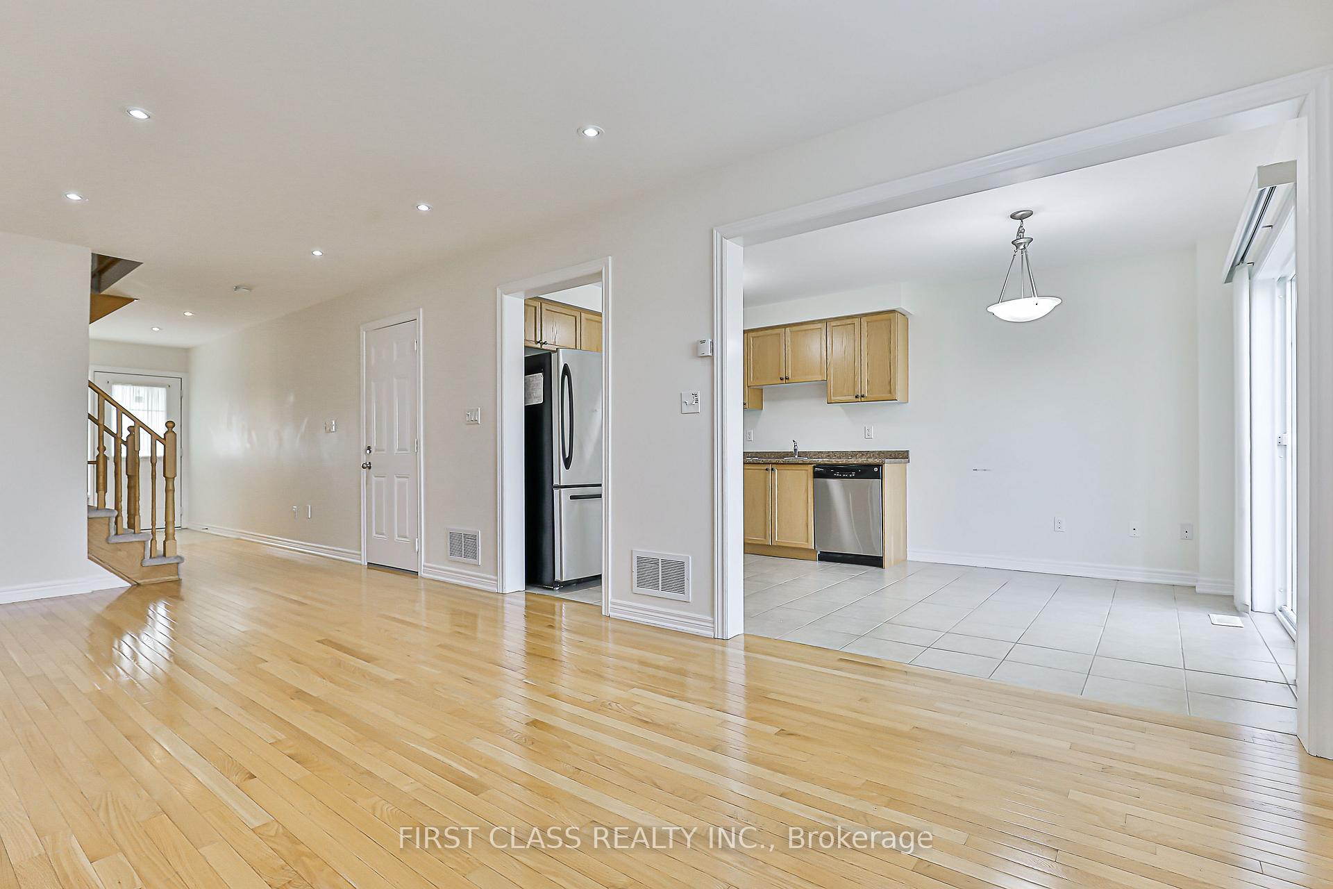 Photo 12 of 35 Kirkland Place, Whitby, Williamsburg — HOMEH