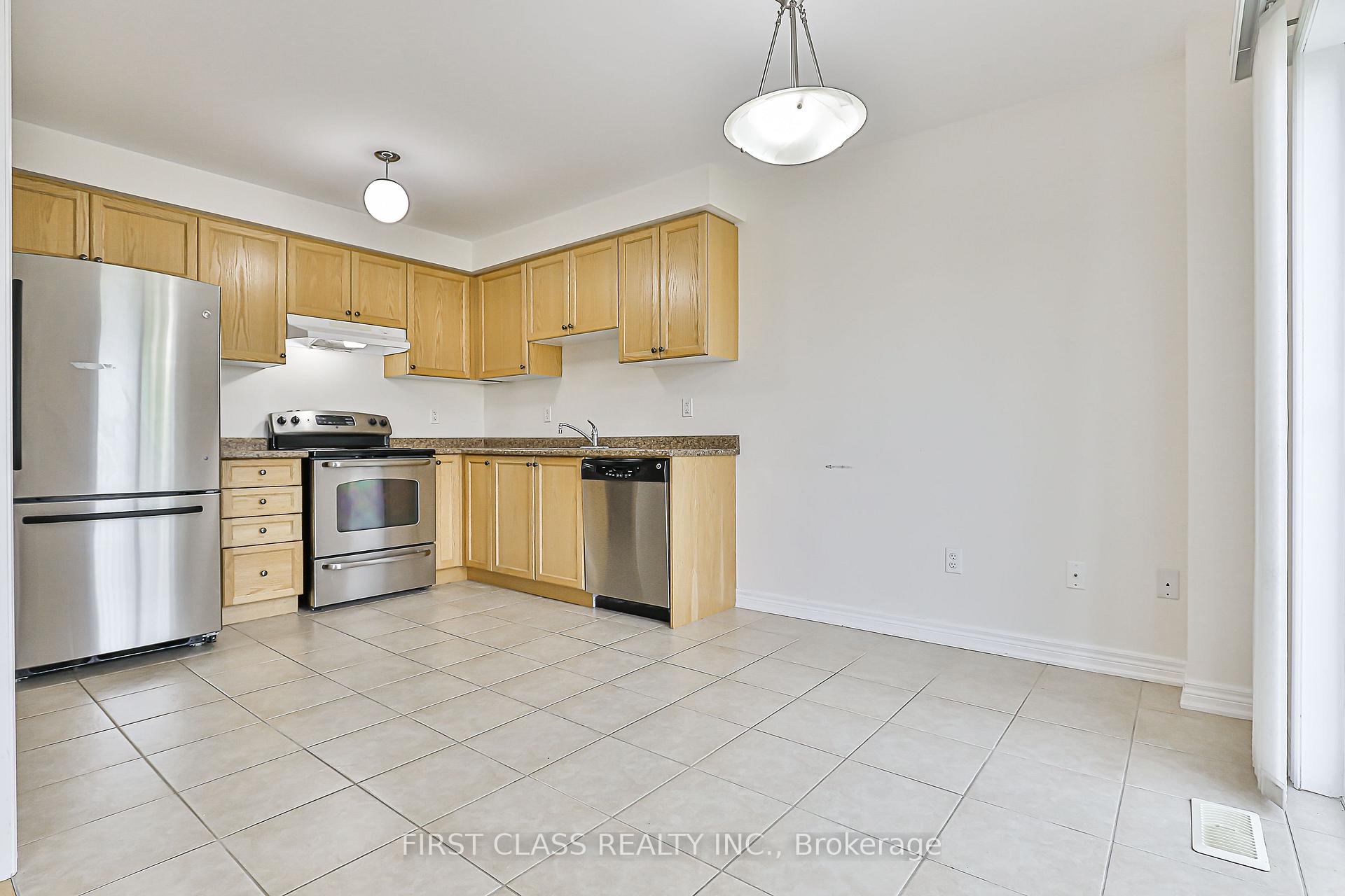 Photo 13 of 35 Kirkland Place, Whitby, Williamsburg — HOMEH