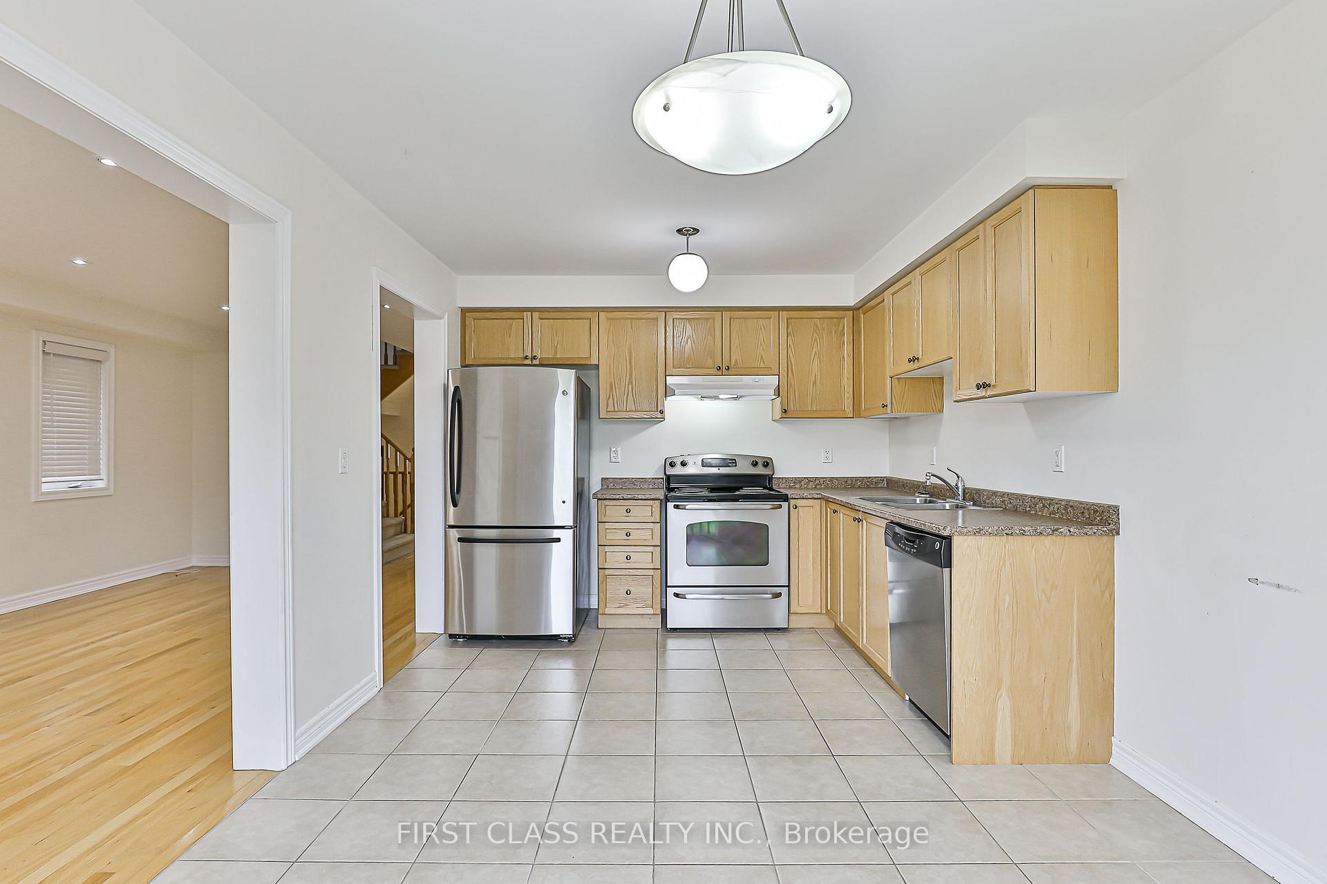Photo 15 of 35 Kirkland Place, Whitby, Williamsburg — HOMEH