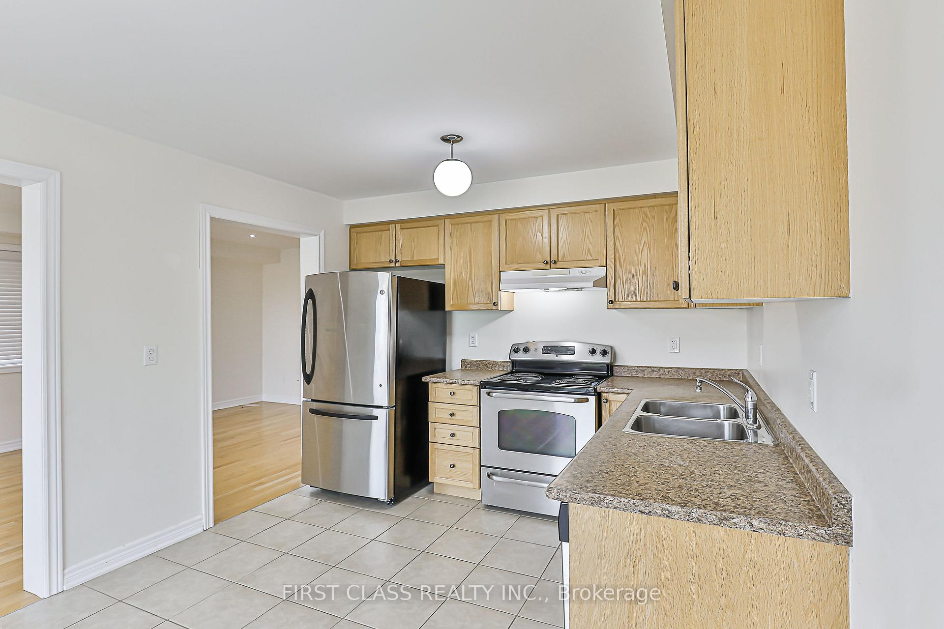 Photo 16 of 35 Kirkland Place, Whitby, Williamsburg — HOMEH