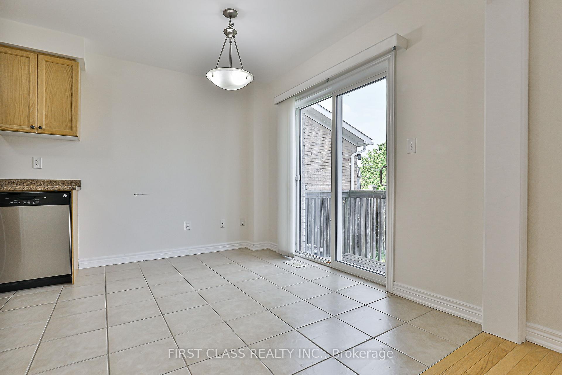 Photo 17 of 35 Kirkland Place, Whitby, Williamsburg — HOMEH