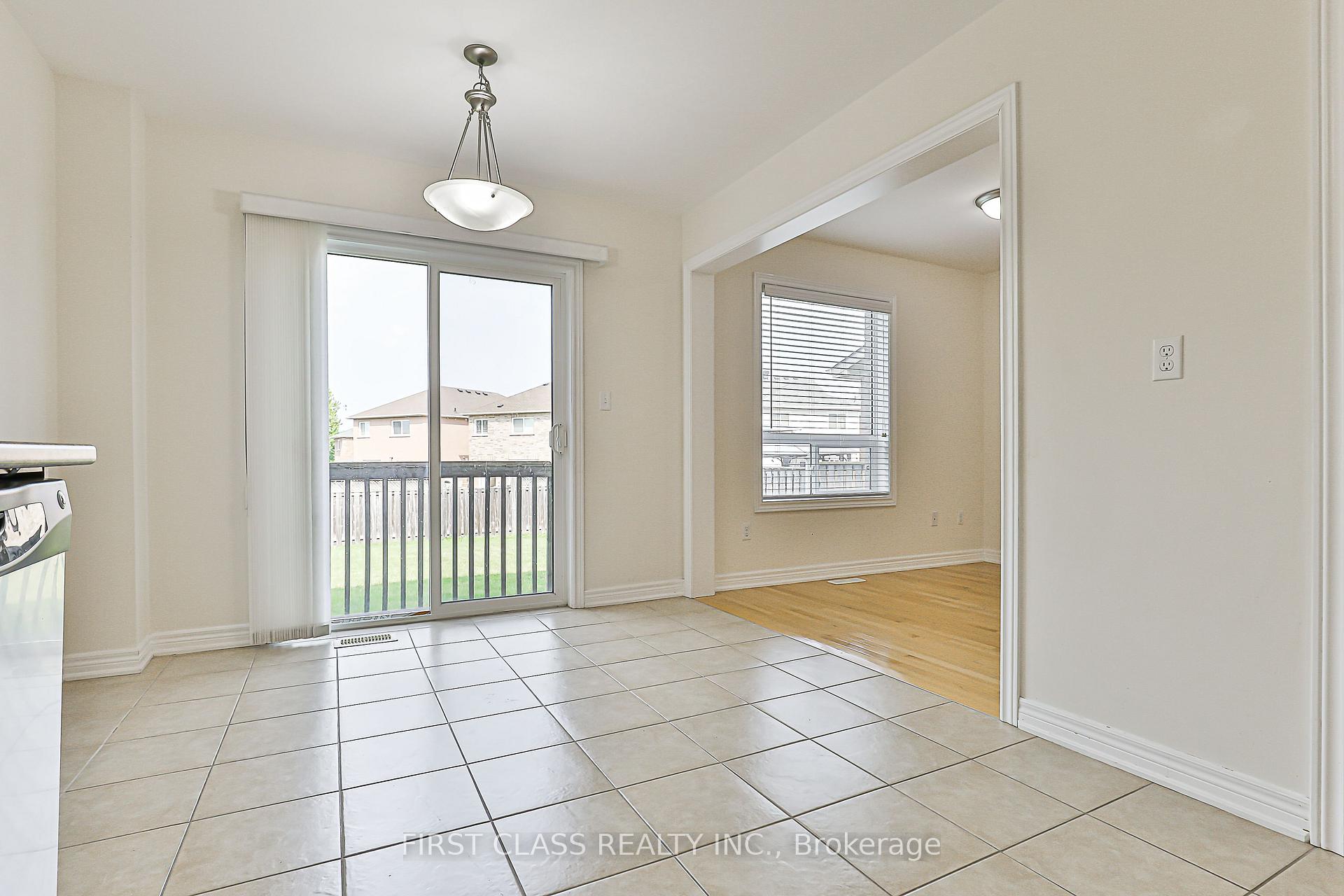 Photo 18 of 35 Kirkland Place, Whitby, Williamsburg — HOMEH