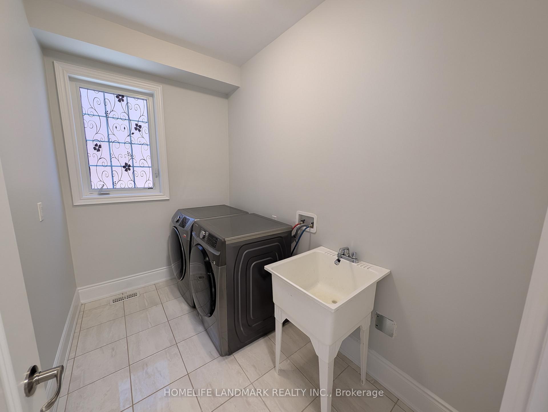 Photo 11 of 189 Faust Ridge, Vaughan, Kleinburg — HOMEH