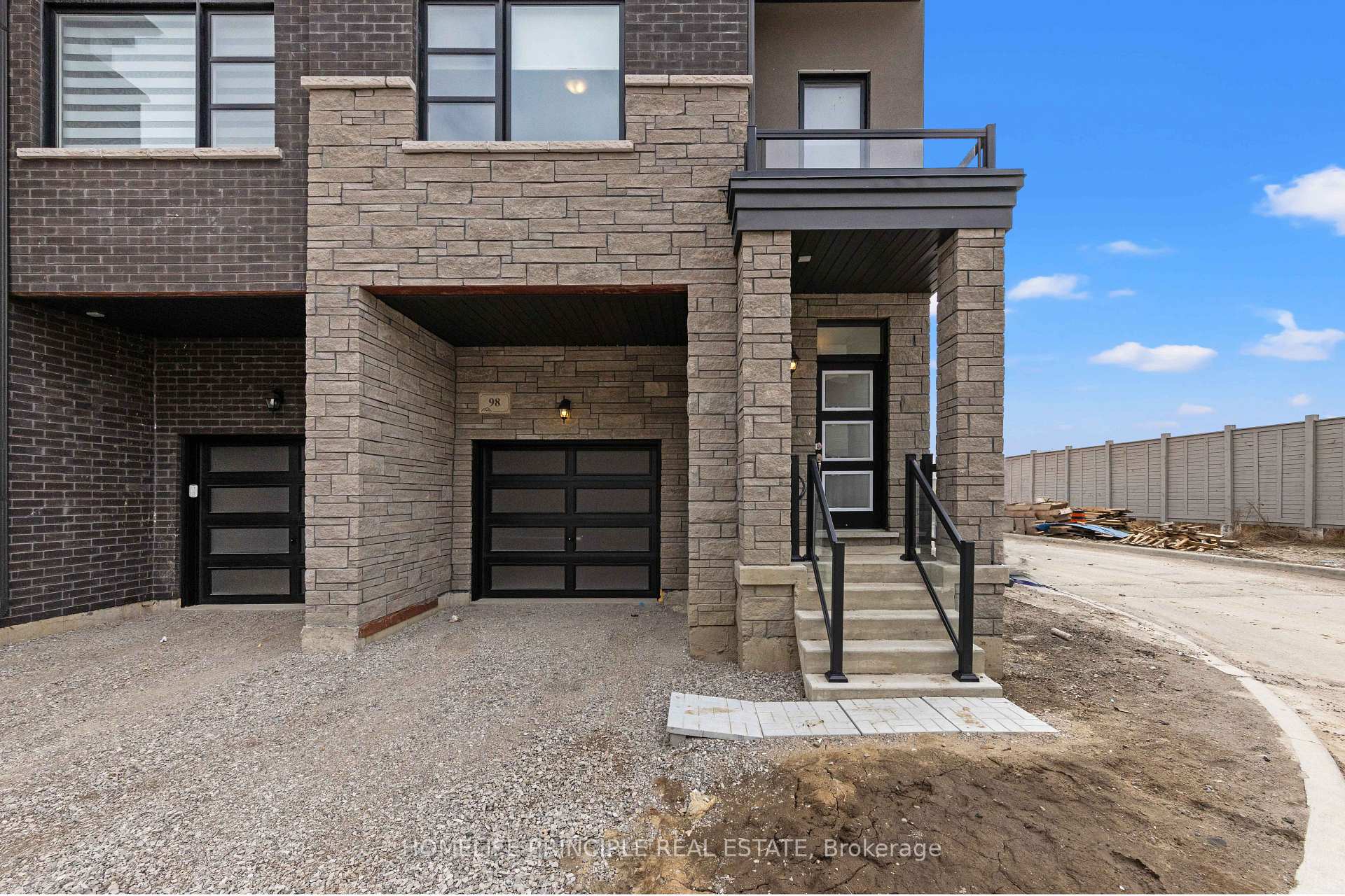 Photo 1 of 98 Inverary Crescent, Vaughan, Elder Mills — HOMEH