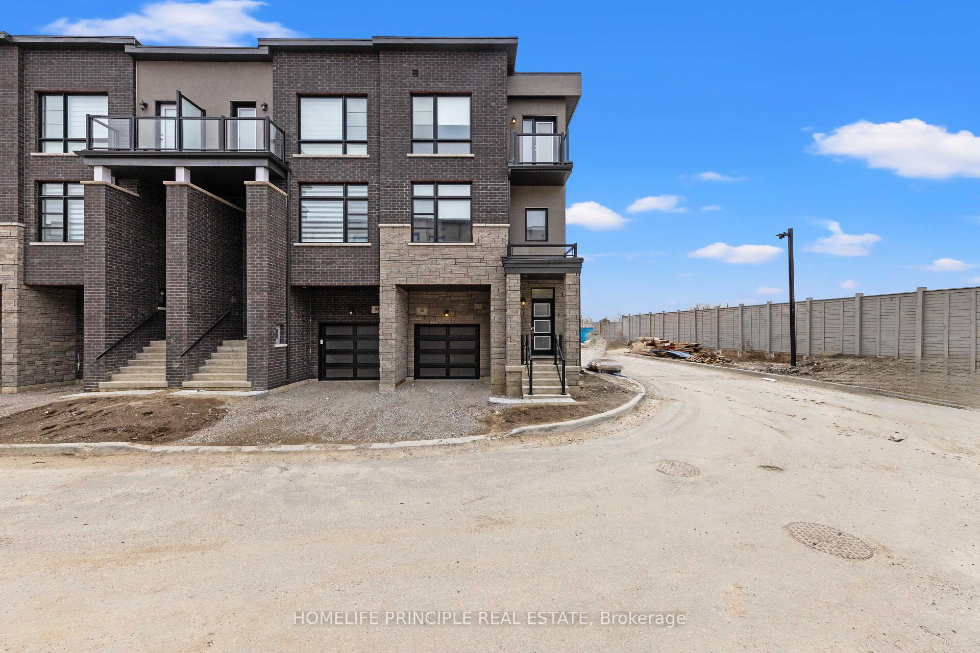 Photo 2 of 98 Inverary Crescent, Vaughan, Elder Mills — HOMEH
