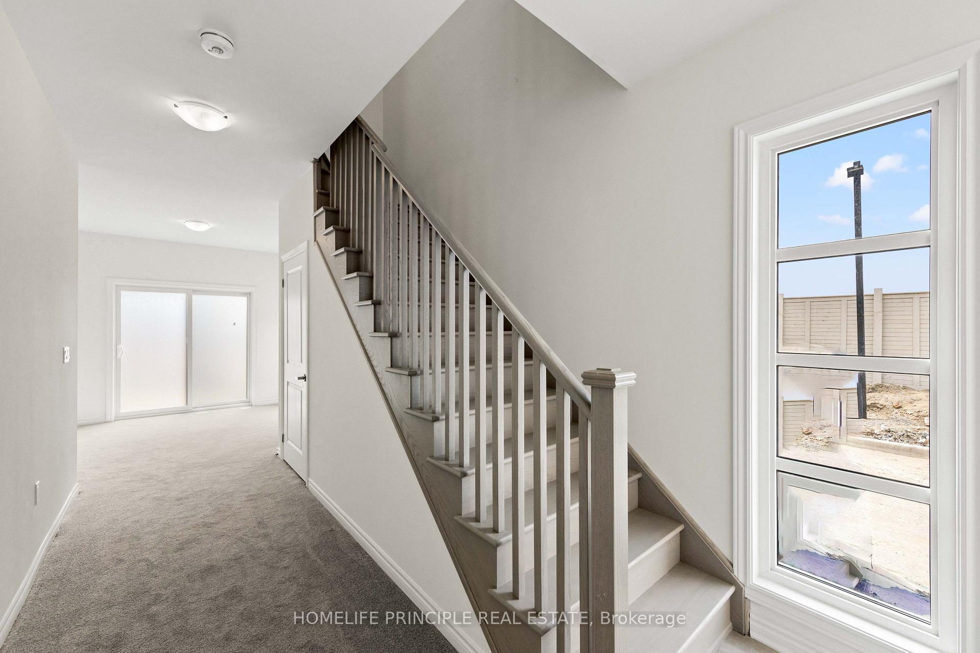 Photo 7 of 98 Inverary Crescent, Vaughan, Elder Mills — HOMEH