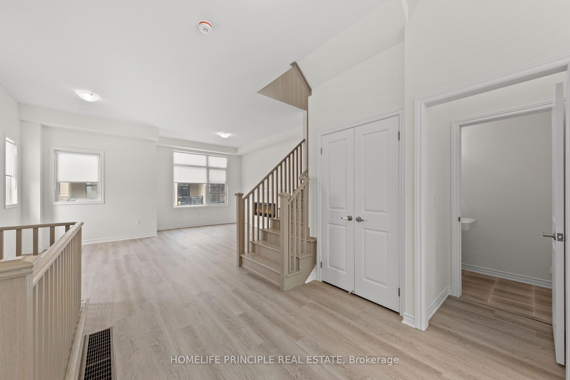 Photo 12 of 98 Inverary Crescent, Vaughan, Elder Mills — HOMEH