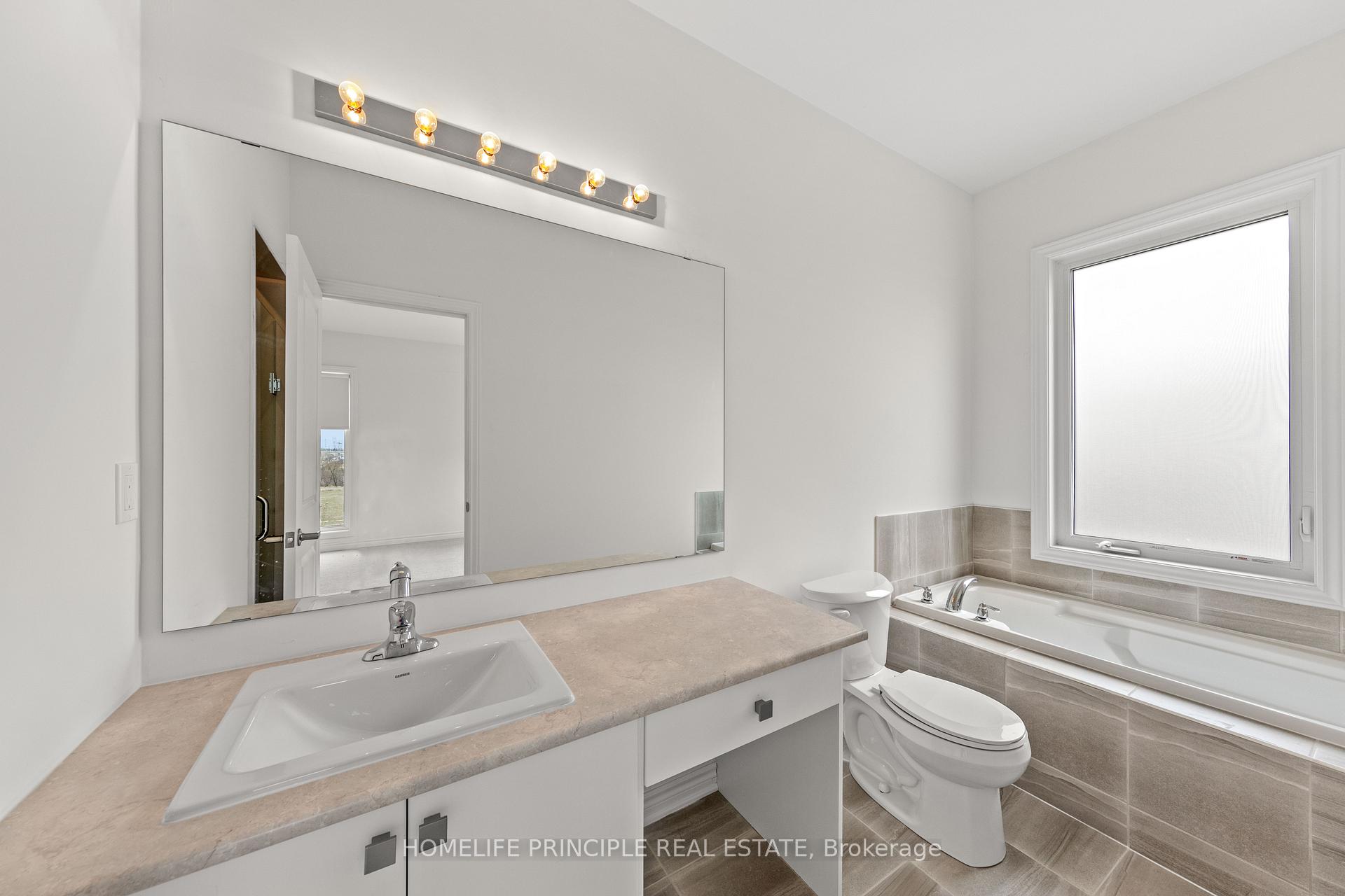 Photo 29 of 98 Inverary Crescent, Vaughan, Elder Mills — HOMEH
