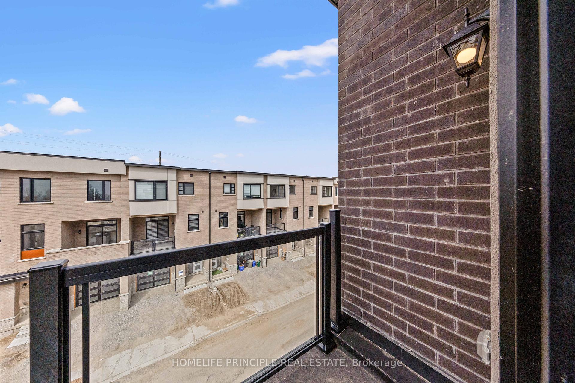 Photo 33 of 98 Inverary Crescent, Vaughan, Elder Mills — HOMEH