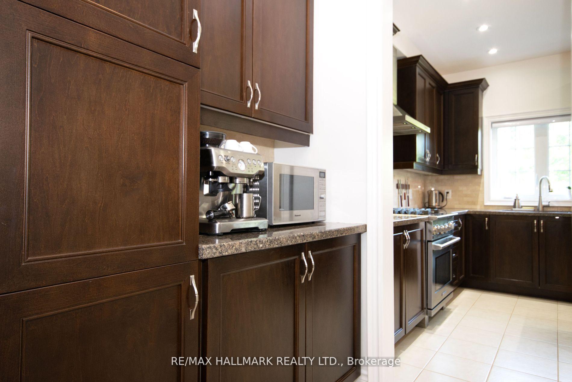 Photo 3 of 128 Wolf Creek Crescent, Vaughan, Patterson — HOMEH