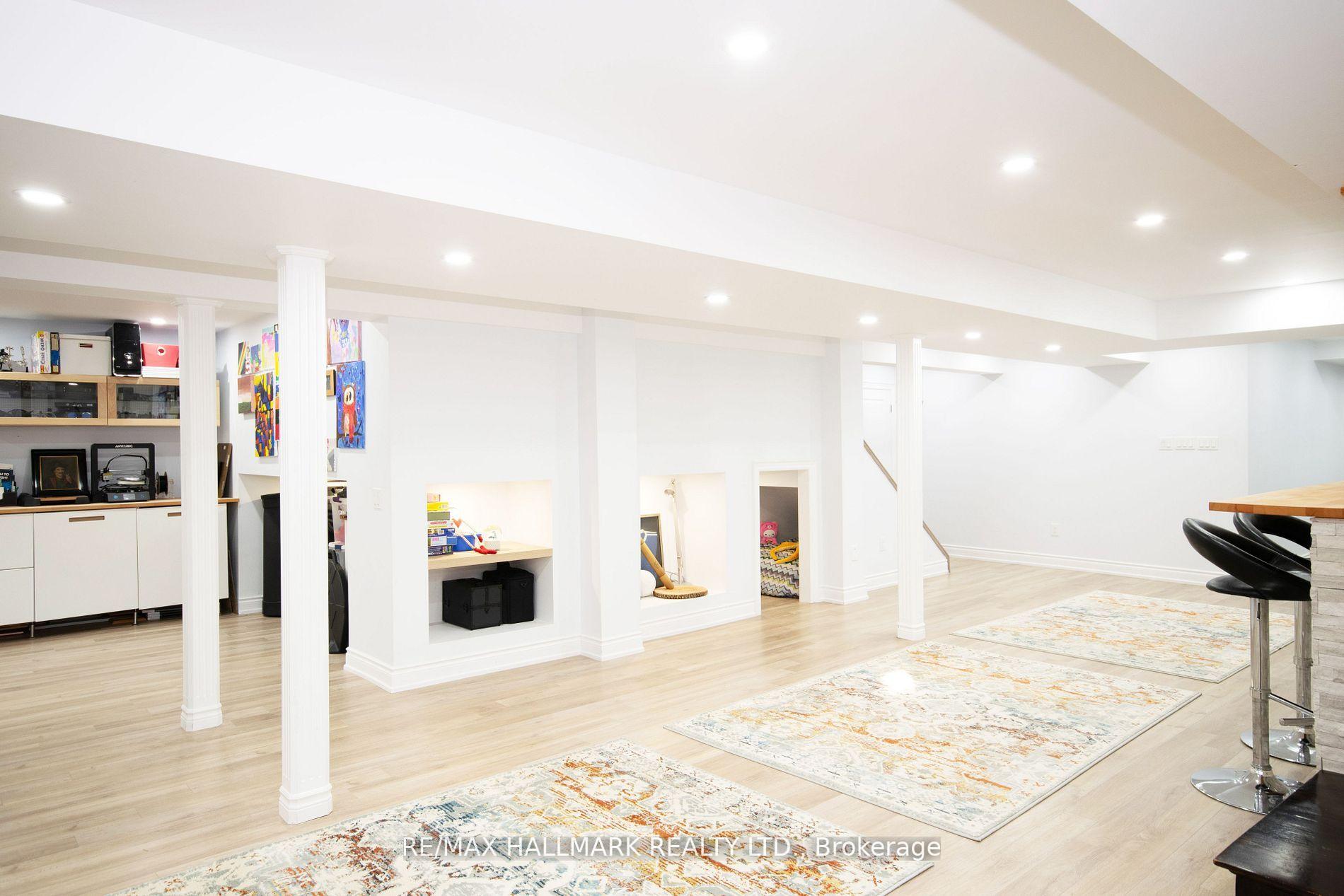 Photo 13 of 128 Wolf Creek Crescent, Vaughan, Patterson — HOMEH