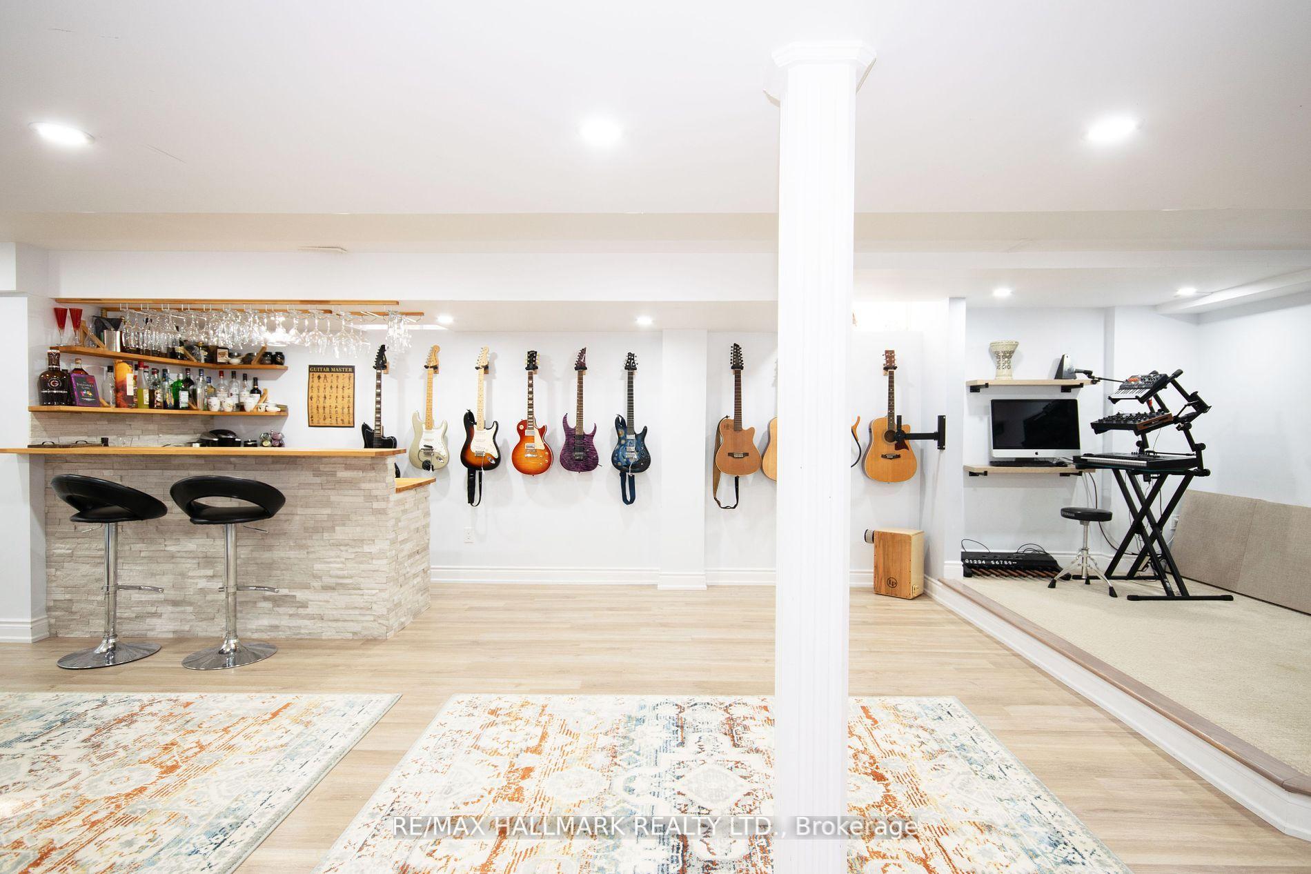 Photo 15 of 128 Wolf Creek Crescent, Vaughan, Patterson — HOMEH