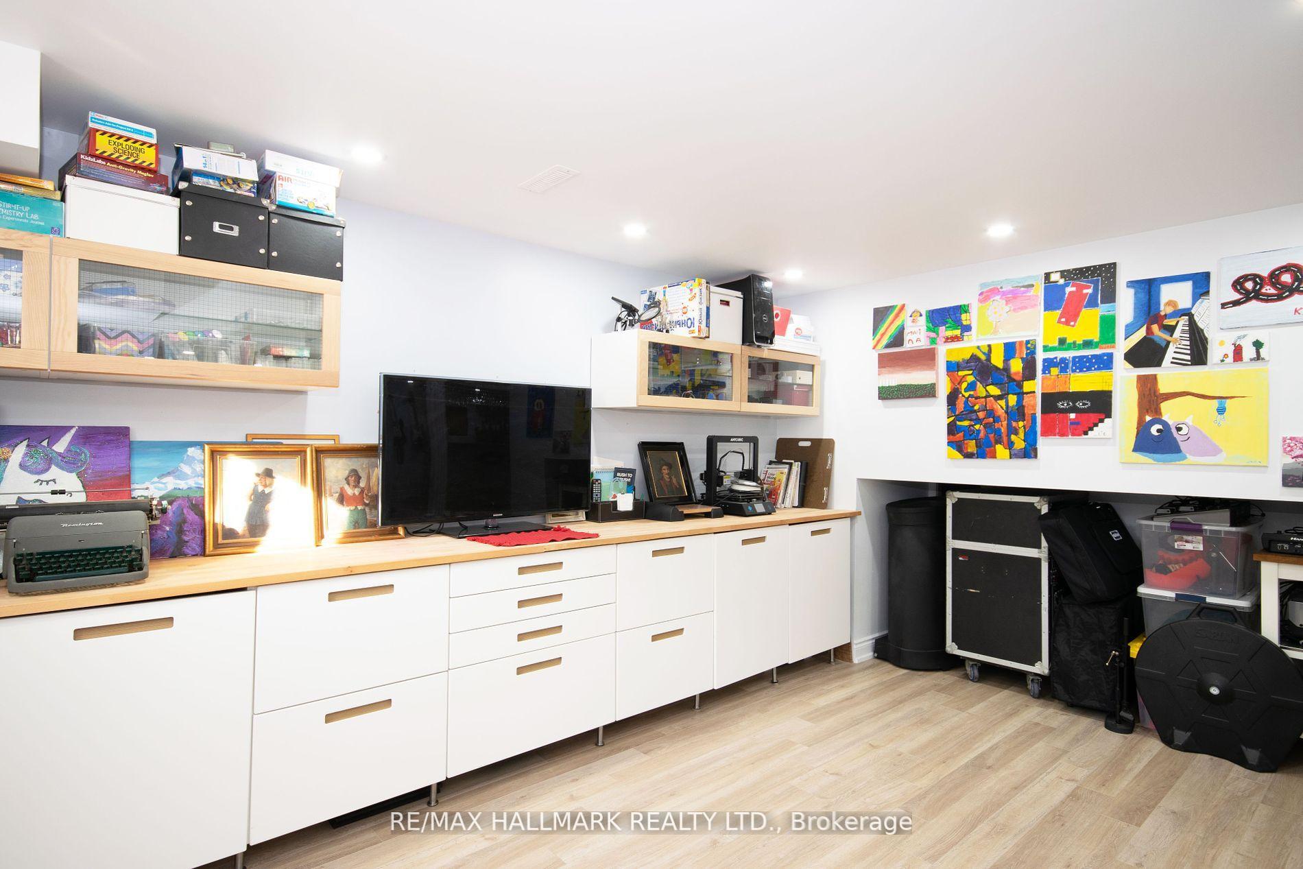Photo 16 of 128 Wolf Creek Crescent, Vaughan, Patterson — HOMEH