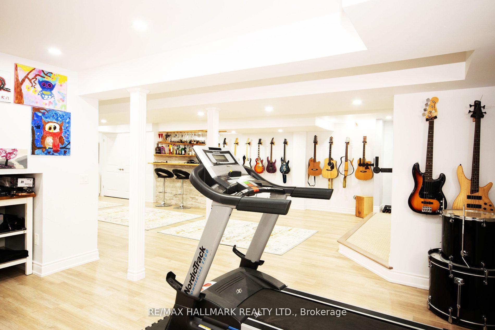 Photo 18 of 128 Wolf Creek Crescent, Vaughan, Patterson — HOMEH
