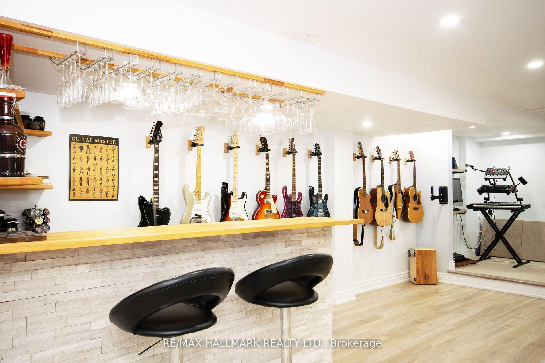 Photo 20 of 128 Wolf Creek Crescent, Vaughan, Patterson — HOMEH