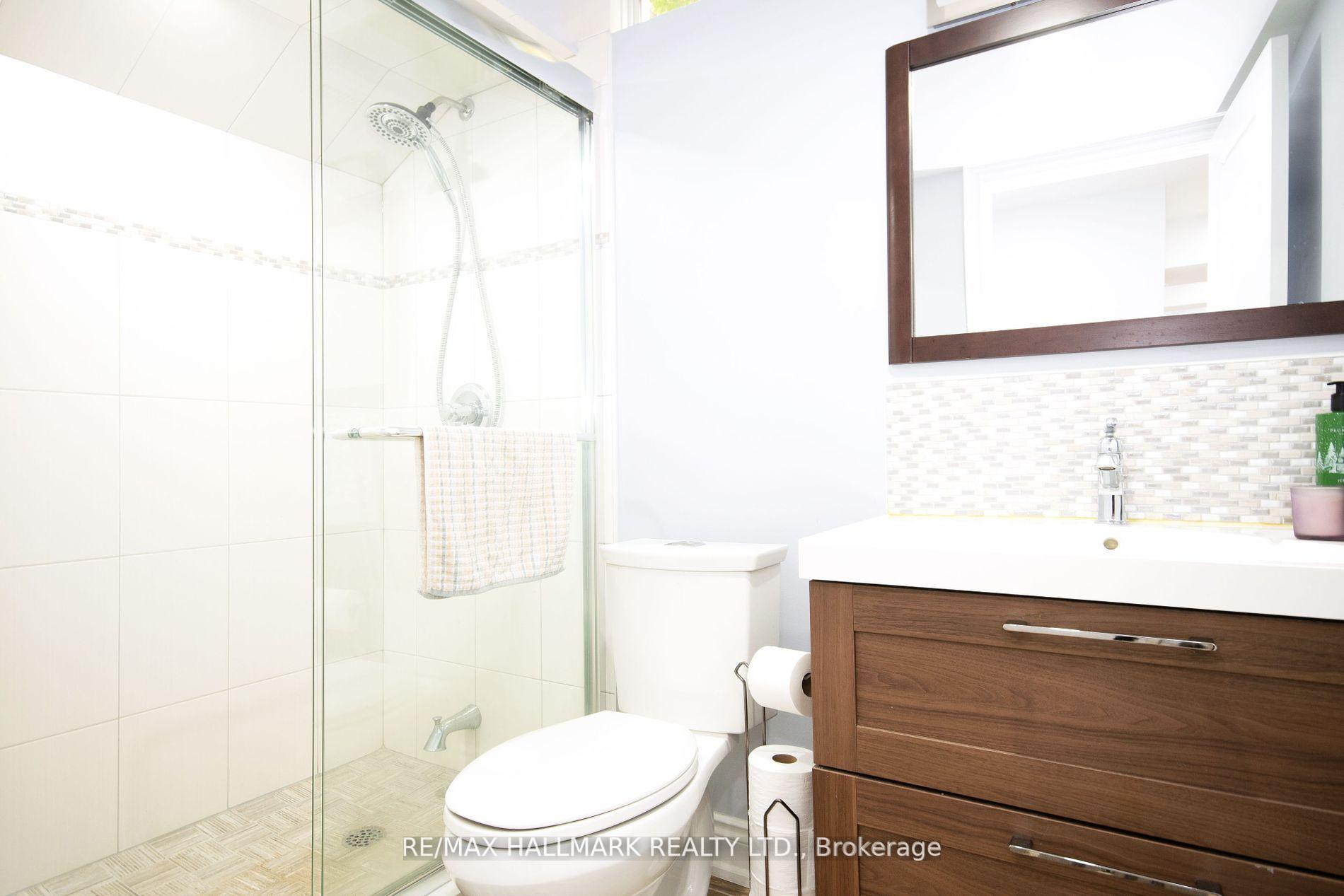 Photo 21 of 128 Wolf Creek Crescent, Vaughan, Patterson — HOMEH