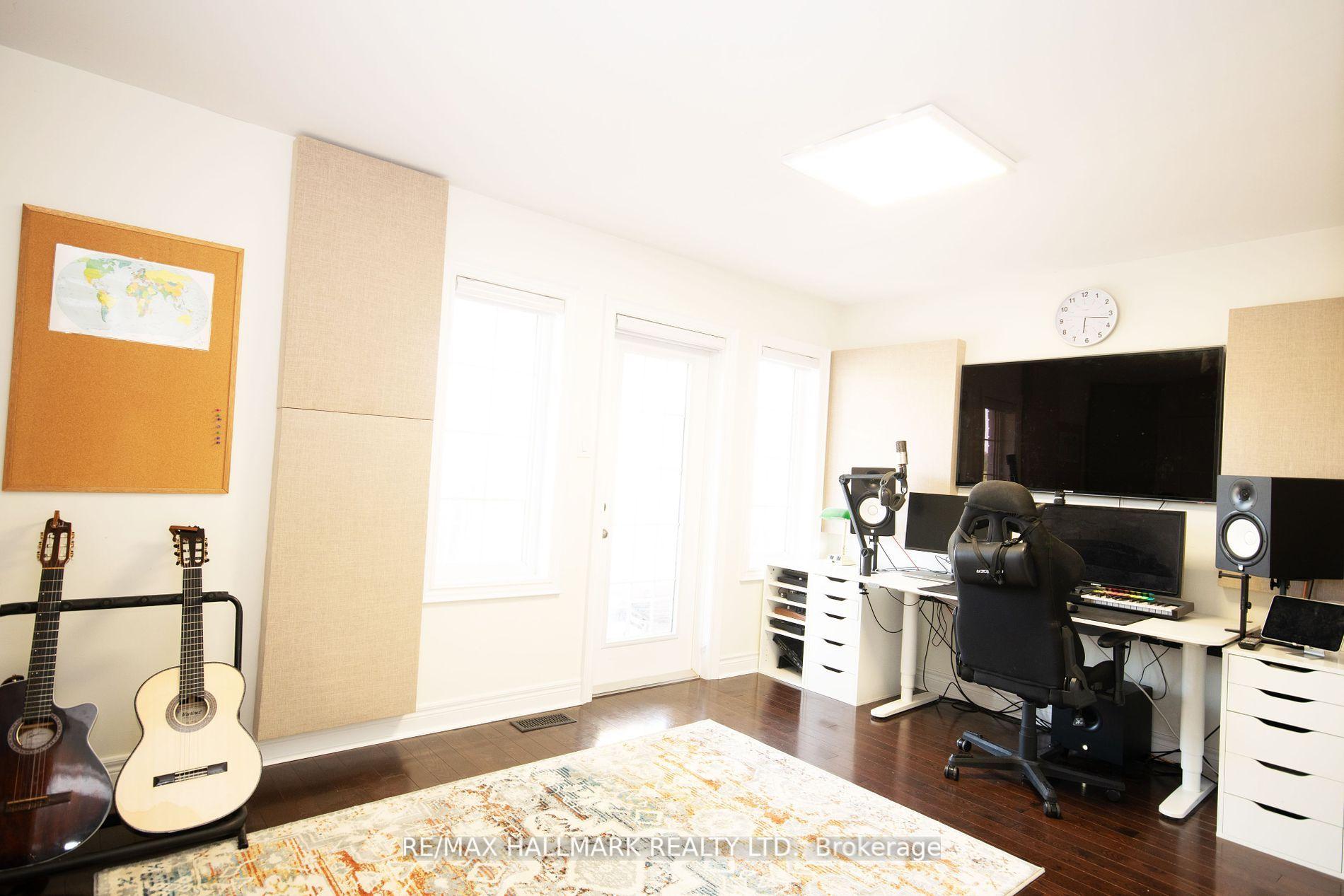 Photo 24 of 128 Wolf Creek Crescent, Vaughan, Patterson — HOMEH