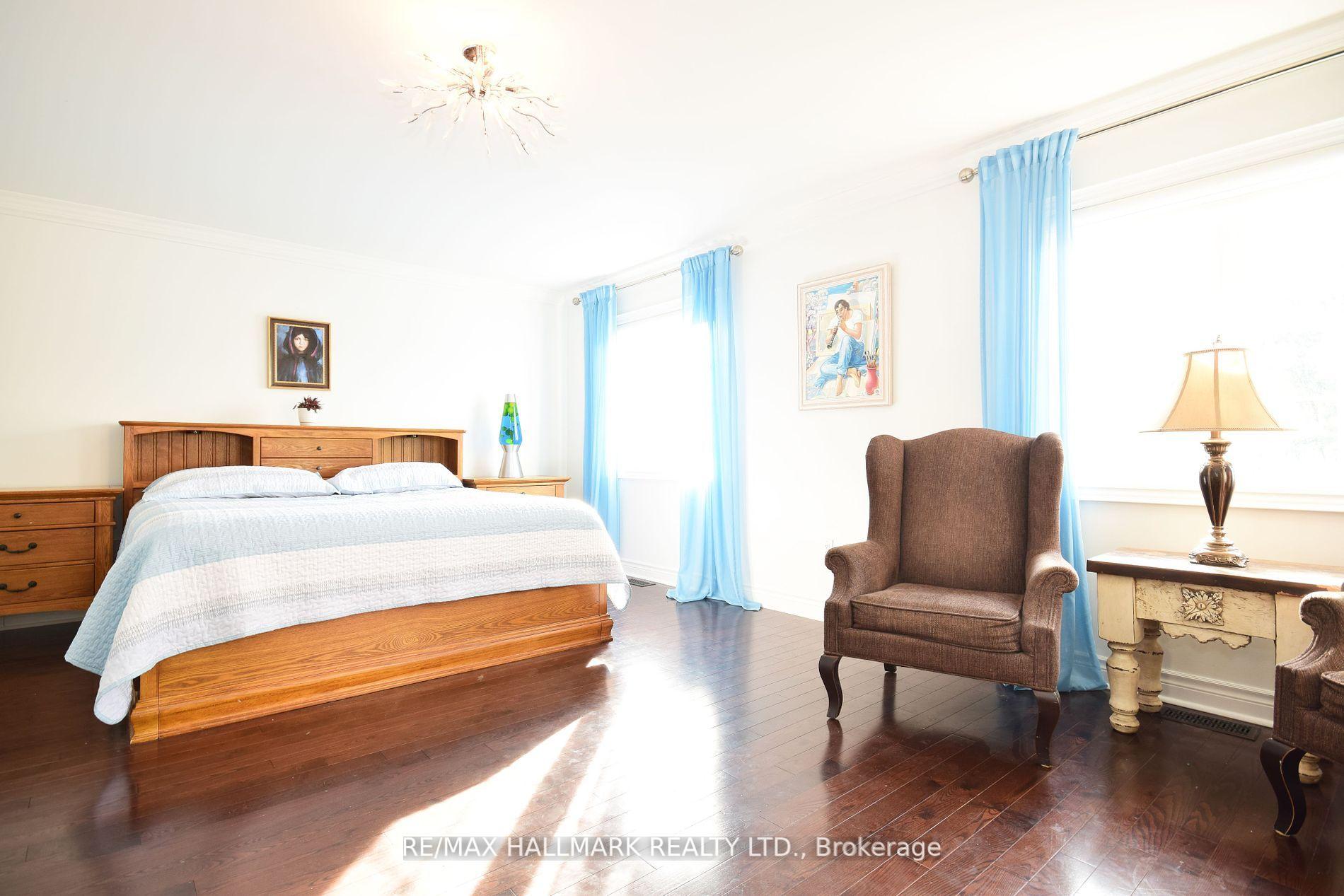 Photo 28 of 128 Wolf Creek Crescent, Vaughan, Patterson — HOMEH