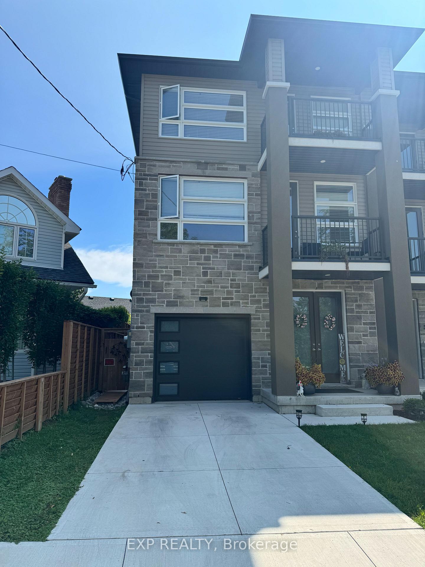 Front of Unit GROUND, 37 Riverside Drive