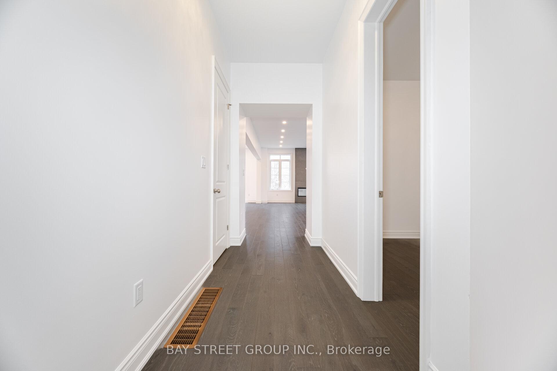 Photo 3 of 339 Mactier Drive, Vaughan, Kleinburg — HOMEH