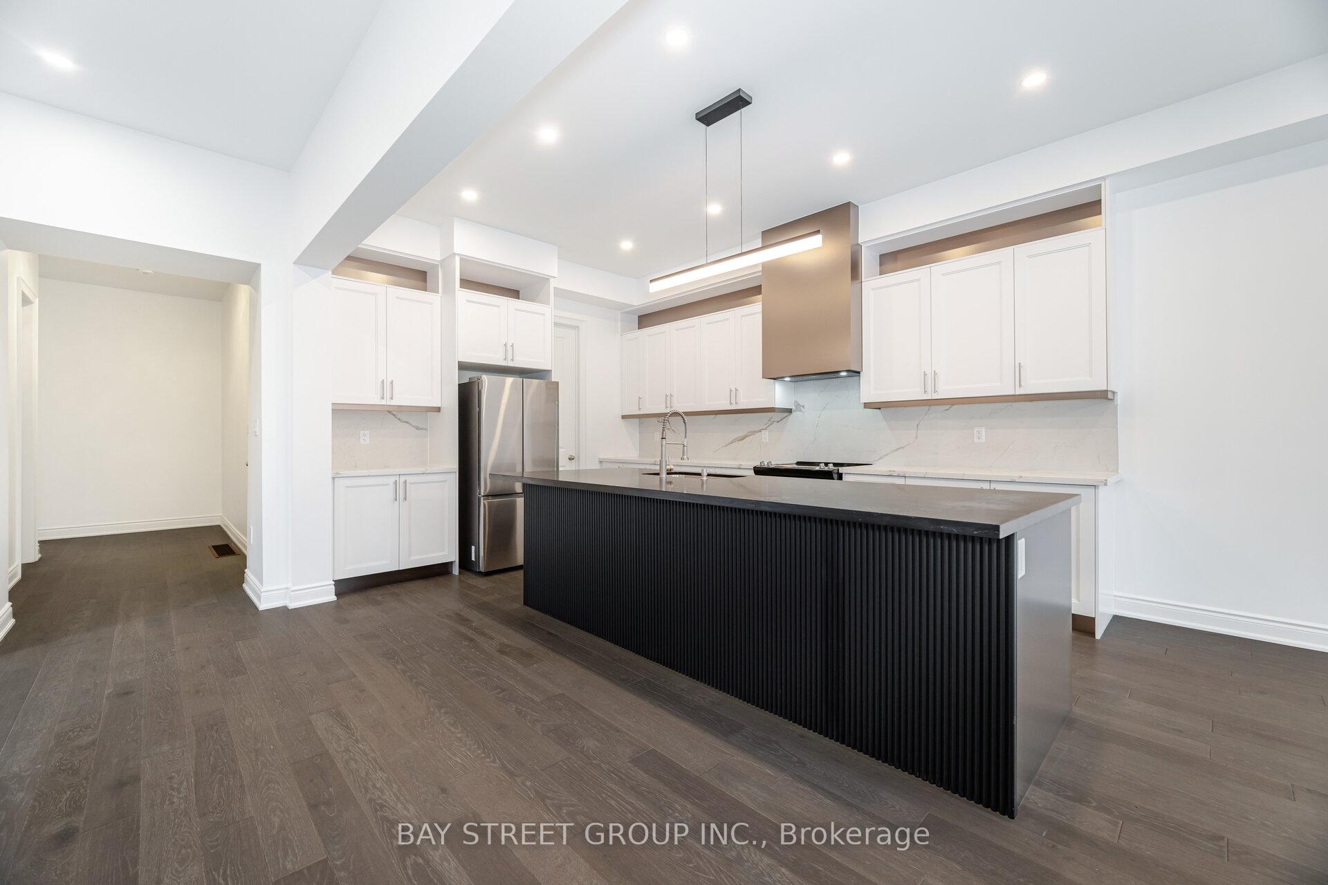 Photo 4 of 339 Mactier Drive, Vaughan, Kleinburg — HOMEH
