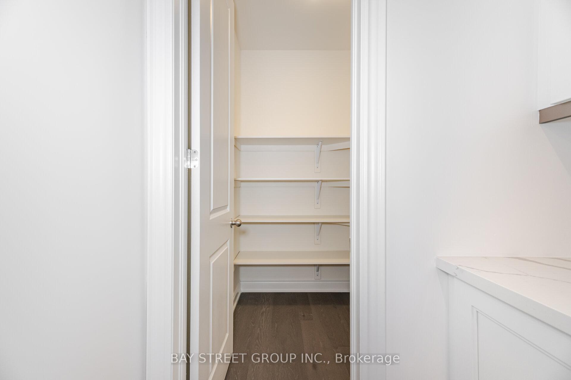 Photo 9 of 339 Mactier Drive, Vaughan, Kleinburg — HOMEH