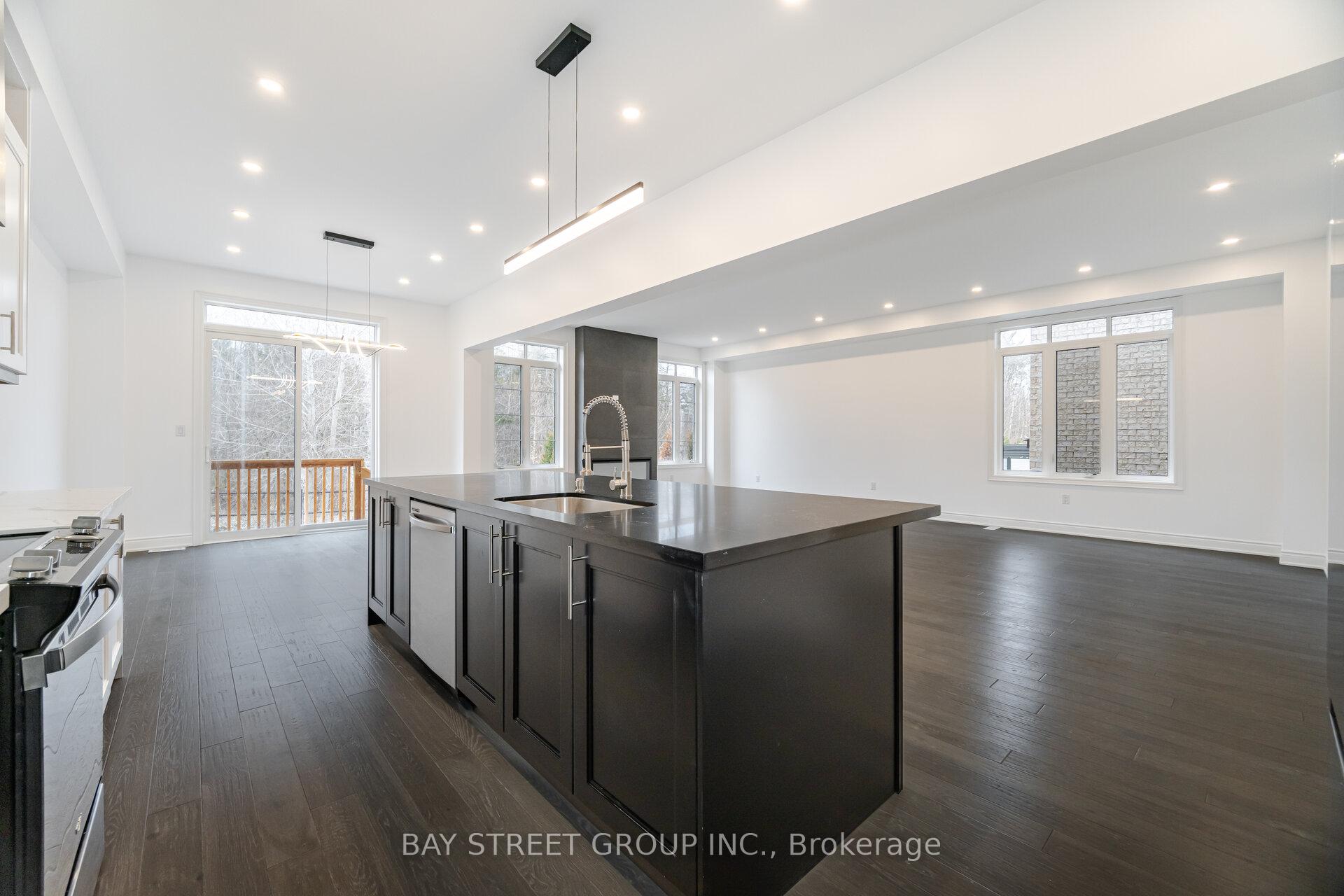 Photo 10 of 339 Mactier Drive, Vaughan, Kleinburg — HOMEH