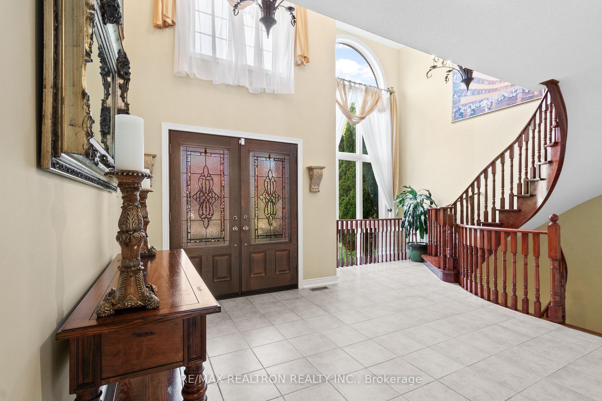 Photo 6 of 56 Sadot Court, Vaughan, Beverley Glen — HOMEH