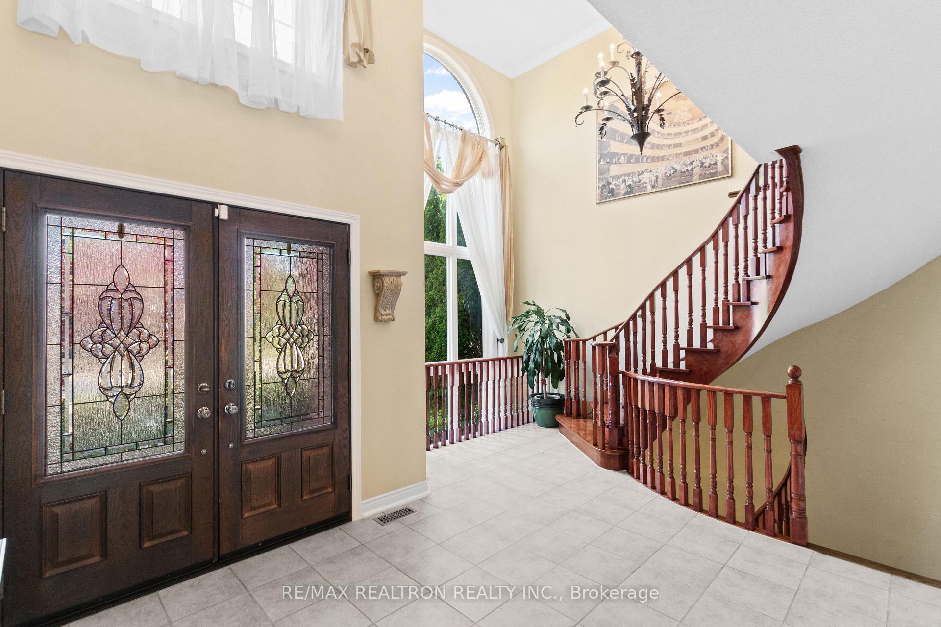 Photo 7 of 56 Sadot Court, Vaughan, Beverley Glen — HOMEH