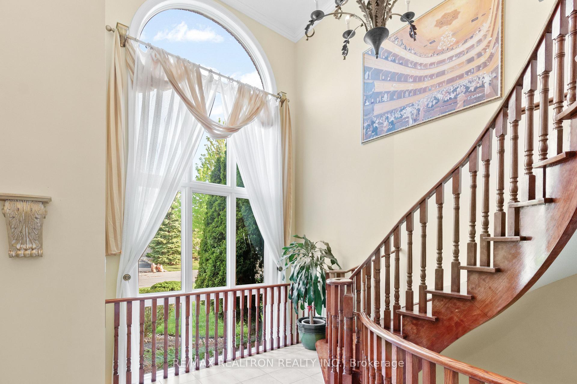 Photo 8 of 56 Sadot Court, Vaughan, Beverley Glen — HOMEH